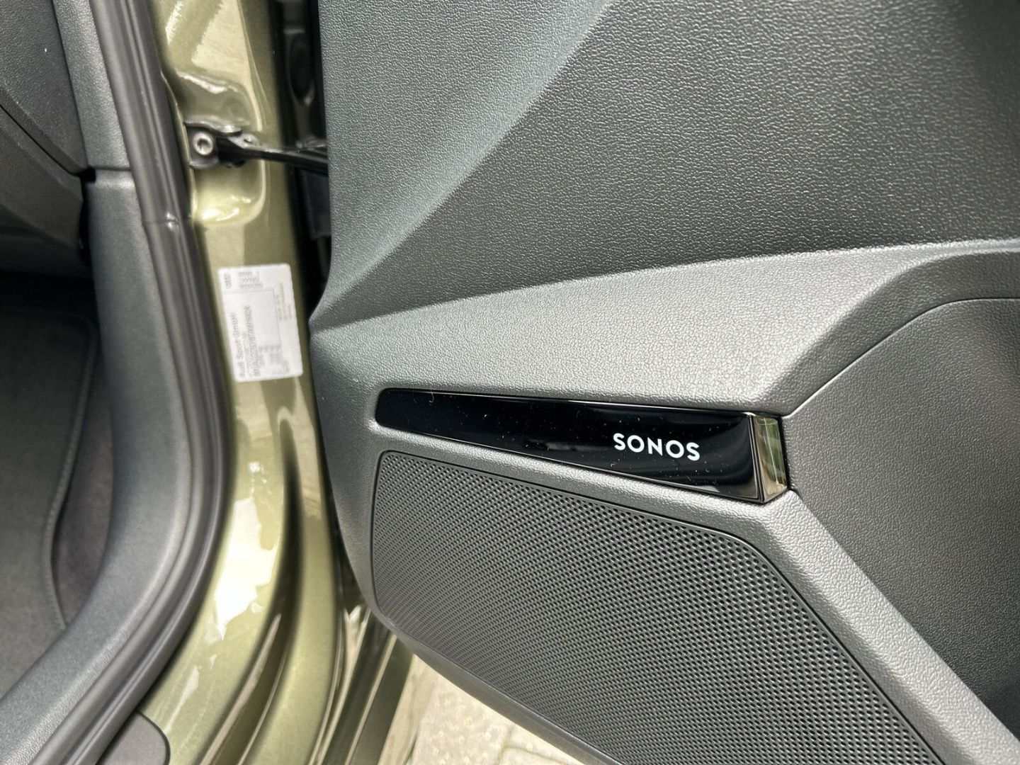 Fahrzeugabbildung Audi RS3 SPORTBACK+LED+HUD+PANO+SPORTABGAS+SONOS - mit KI generiert/bearbeitet