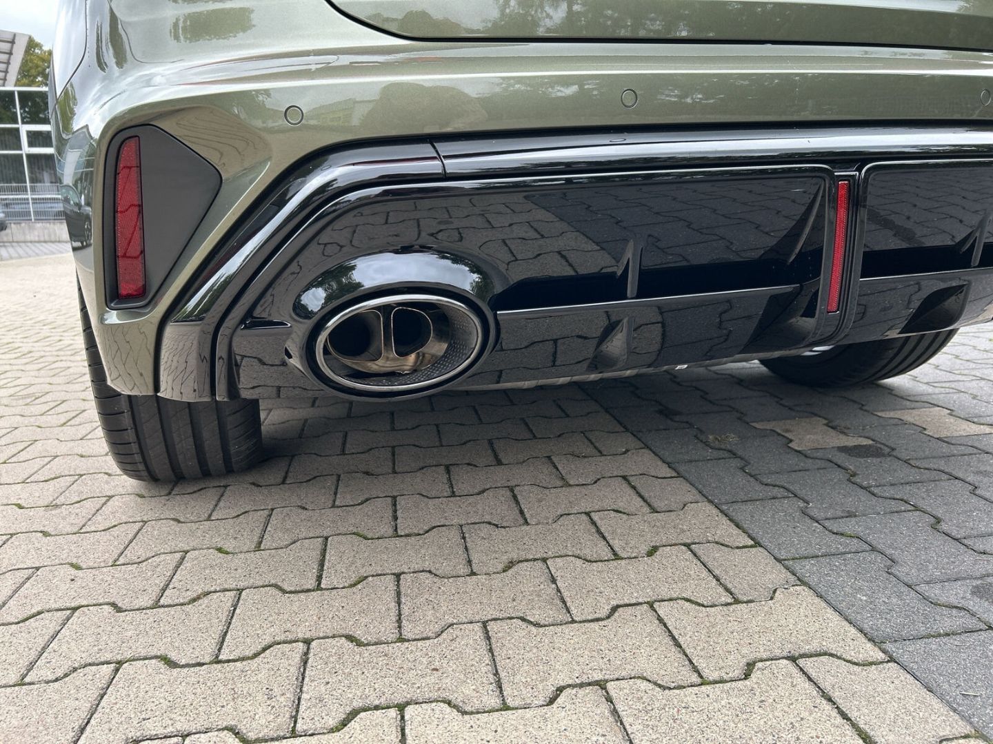 Fahrzeugabbildung Audi RS3 SPORTBACK+LED+HUD+PANO+SPORTABGAS+SONOS - mit KI generiert/bearbeitet
