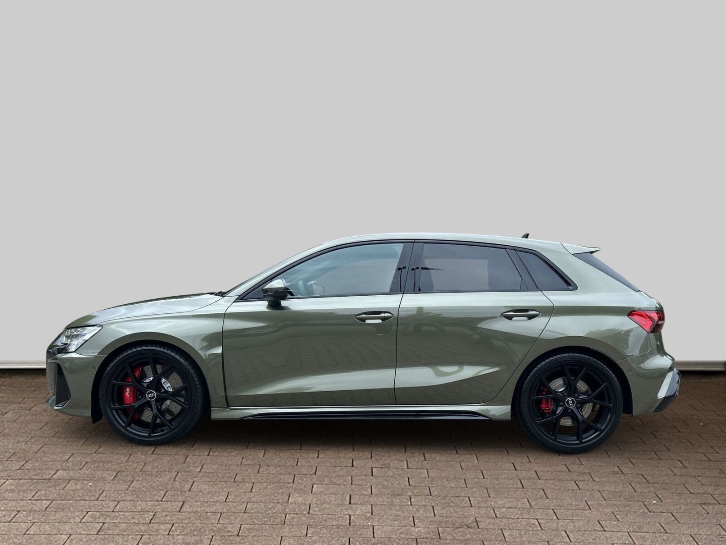 Fahrzeugabbildung Audi RS3 SPORTBACK+LED+HUD+PANO+SPORTABGAS+SONOS - mit KI generiert/bearbeitet