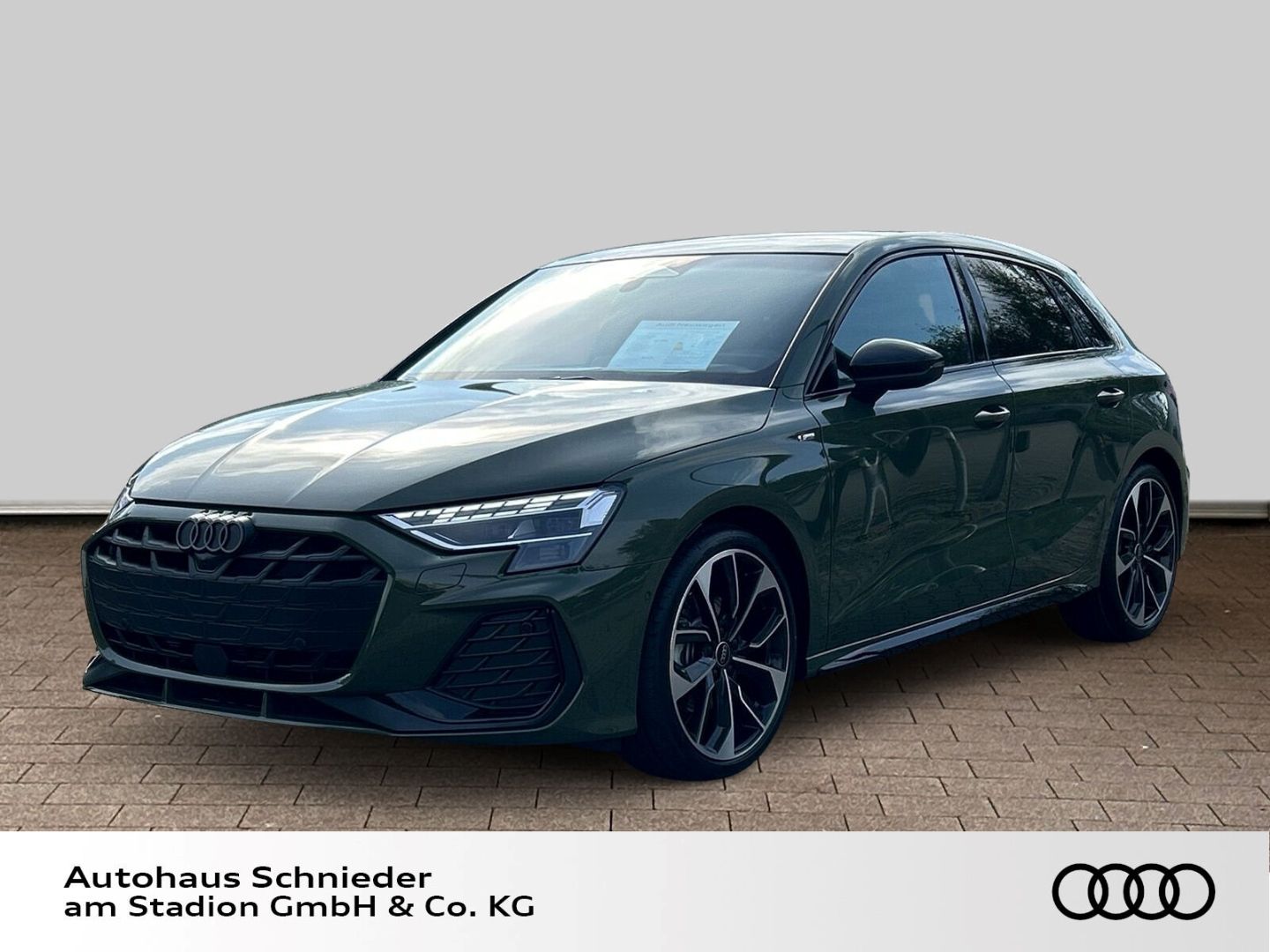 Fahrzeugabbildung Audi A3 SPORTBACK TFSI+TECH PRO+PANO+AHK+OPTIK SCHWAR - mit KI generiert/bearbeitet