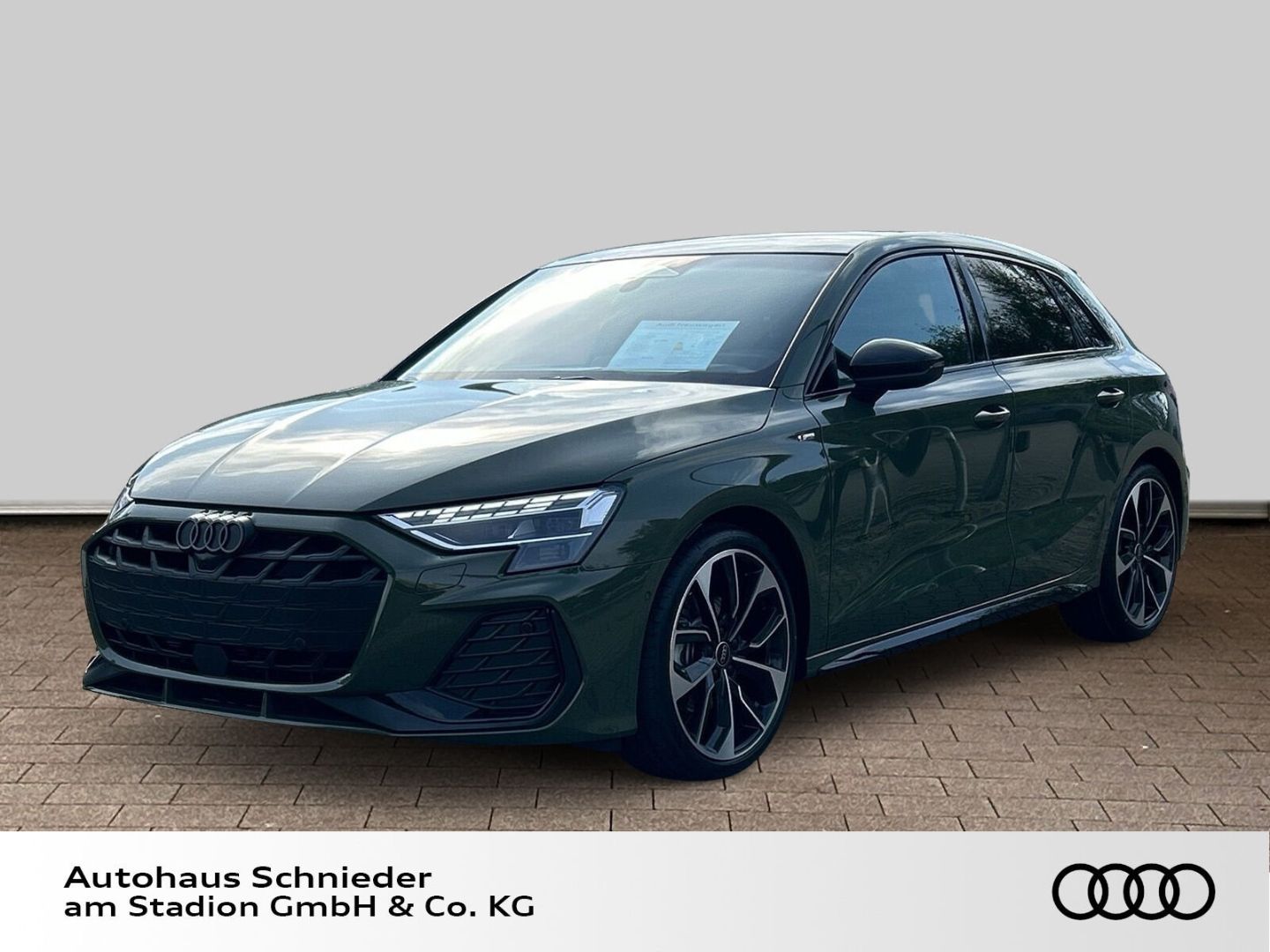 Fahrzeugabbildung Audi A3 SPORTBACK TFSI+TECH PRO+PANO+AHK+OPTIK SCHWAR - mit KI generiert/bearbeitet