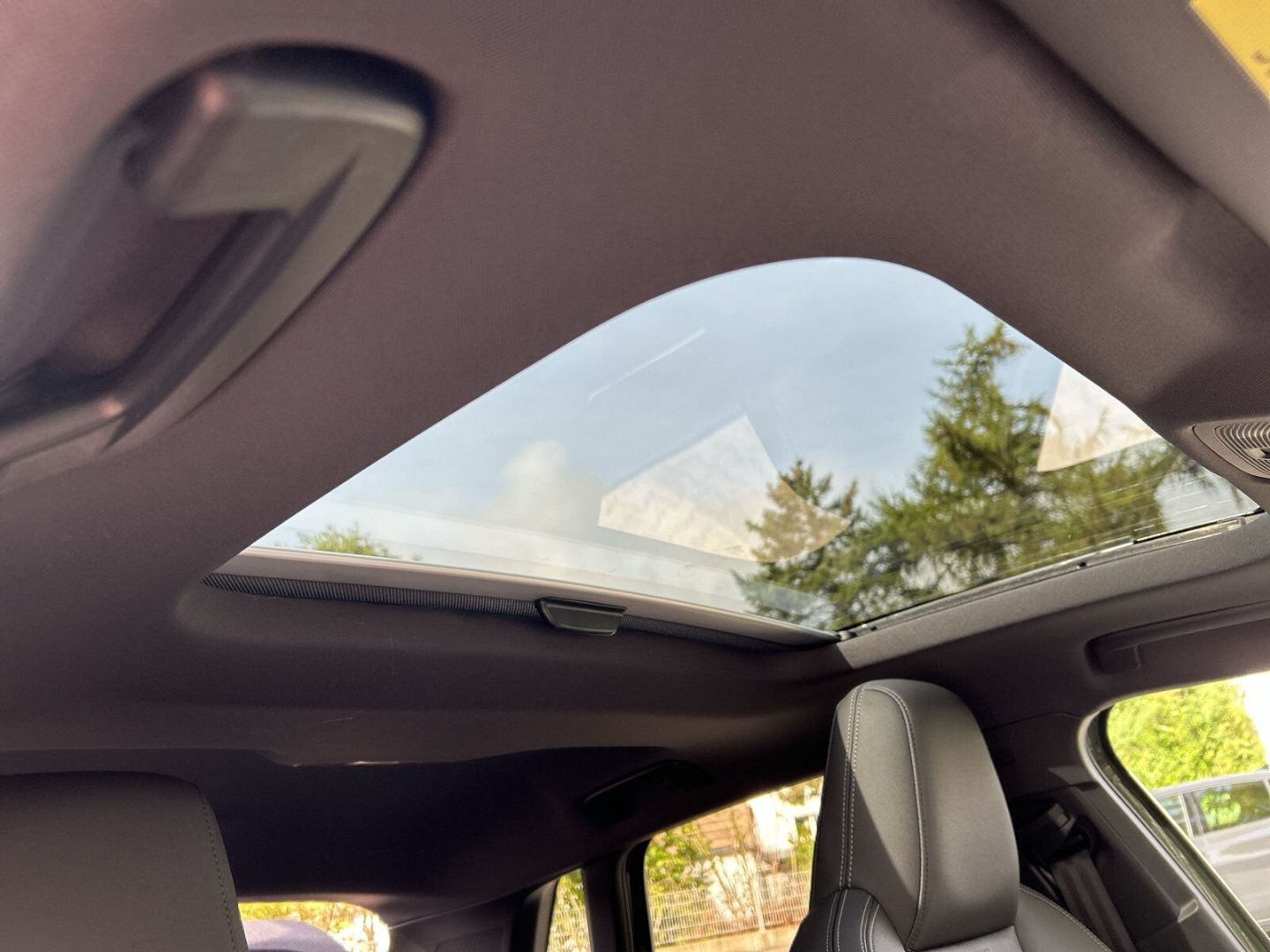 Fahrzeugabbildung Audi A3 SPORTBACK TFSI+TECH PRO+PANO+AHK+OPTIK SCHWAR - mit KI generiert/bearbeitet