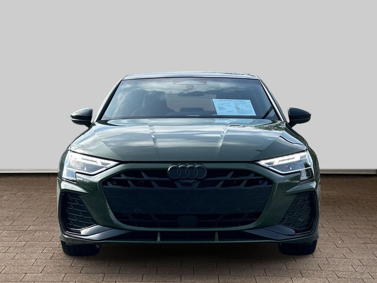 Fahrzeugabbildung Audi A3 SPORTBACK TFSI+TECH PRO+PANO+AHK+OPTIK SCHWAR - mit KI generiert/bearbeitet