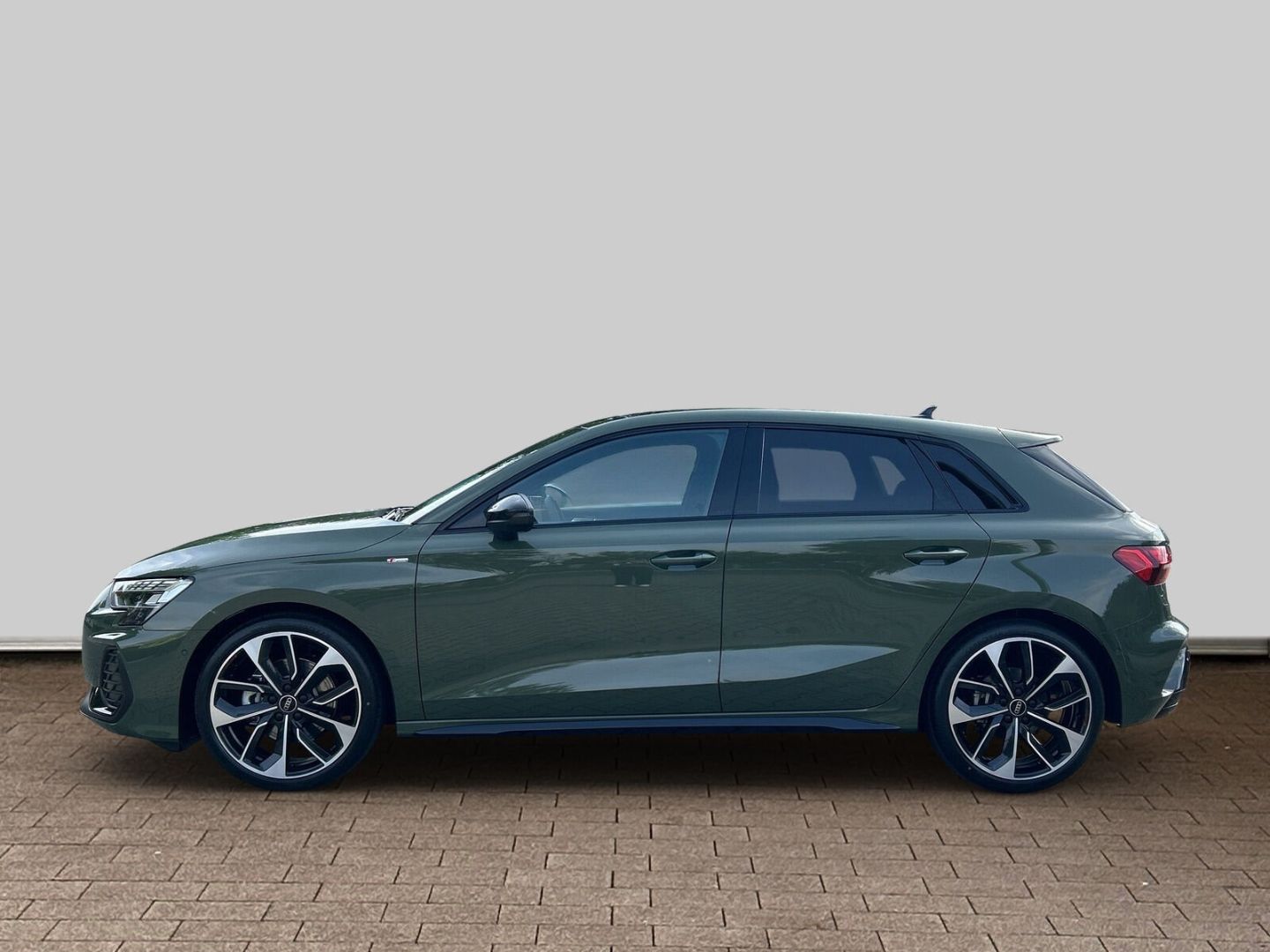 Fahrzeugabbildung Audi A3 SPORTBACK TFSI+TECH PRO+PANO+AHK+OPTIK SCHWAR - mit KI generiert/bearbeitet
