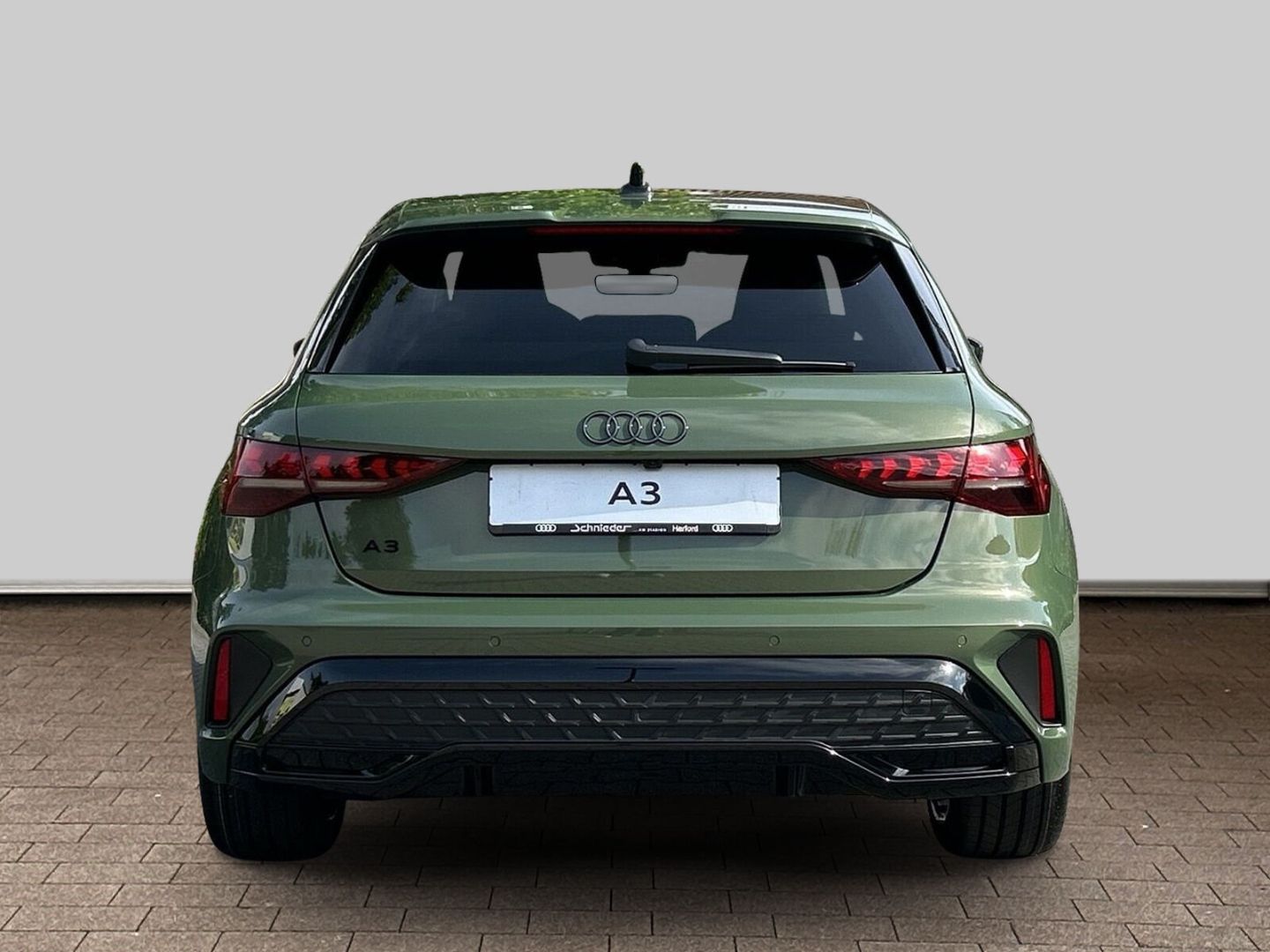 Fahrzeugabbildung Audi A3 SPORTBACK TFSI+TECH PRO+PANO+AHK+OPTIK SCHWAR - mit KI generiert/bearbeitet