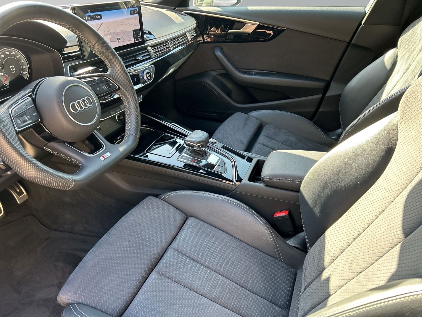 Fahrzeugabbildung Audi A4 Limousine 35 TDI tronic S line LED Optikpaket