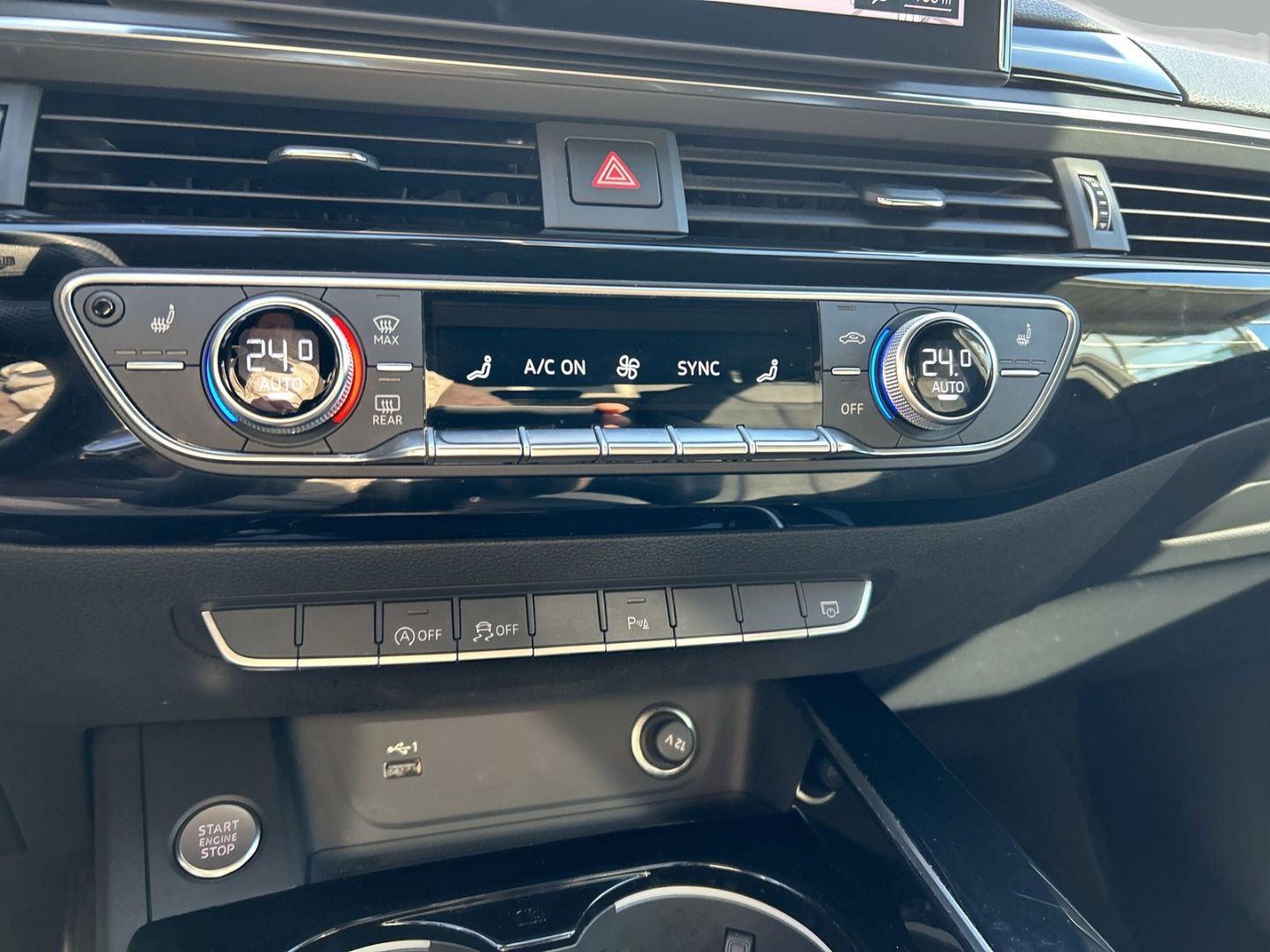 Fahrzeugabbildung Audi A4 Limousine 35 TDI tronic S line LED Optikpaket