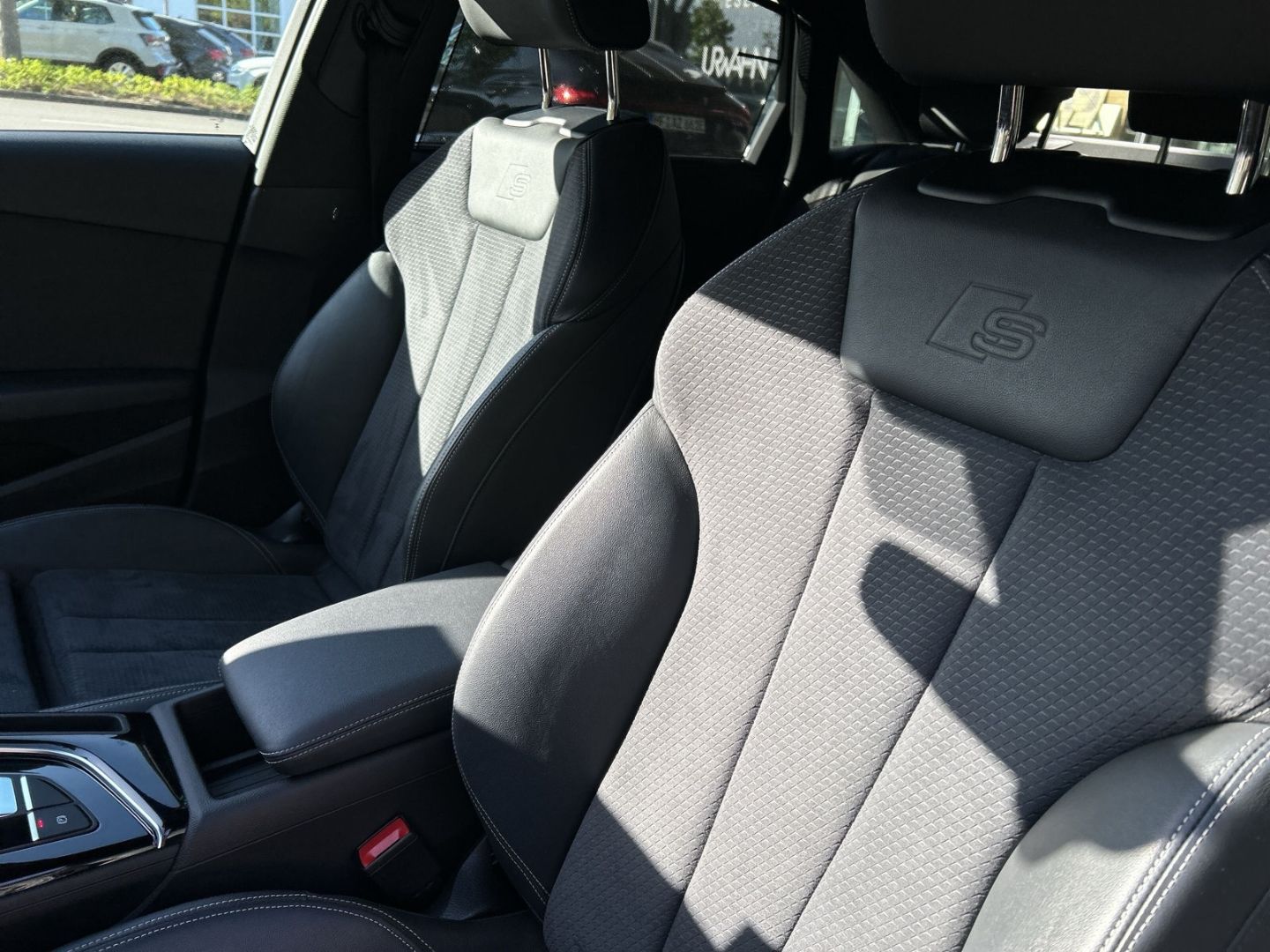Fahrzeugabbildung Audi A4 Limousine 35 TDI tronic S line LED Optikpaket