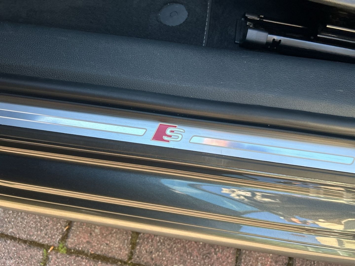 Fahrzeugabbildung Audi A4 Limousine 35 TDI tronic S line LED Optikpaket