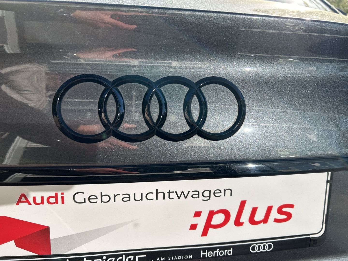 Fahrzeugabbildung Audi A4 Limousine 35 TDI tronic S line LED Optikpaket