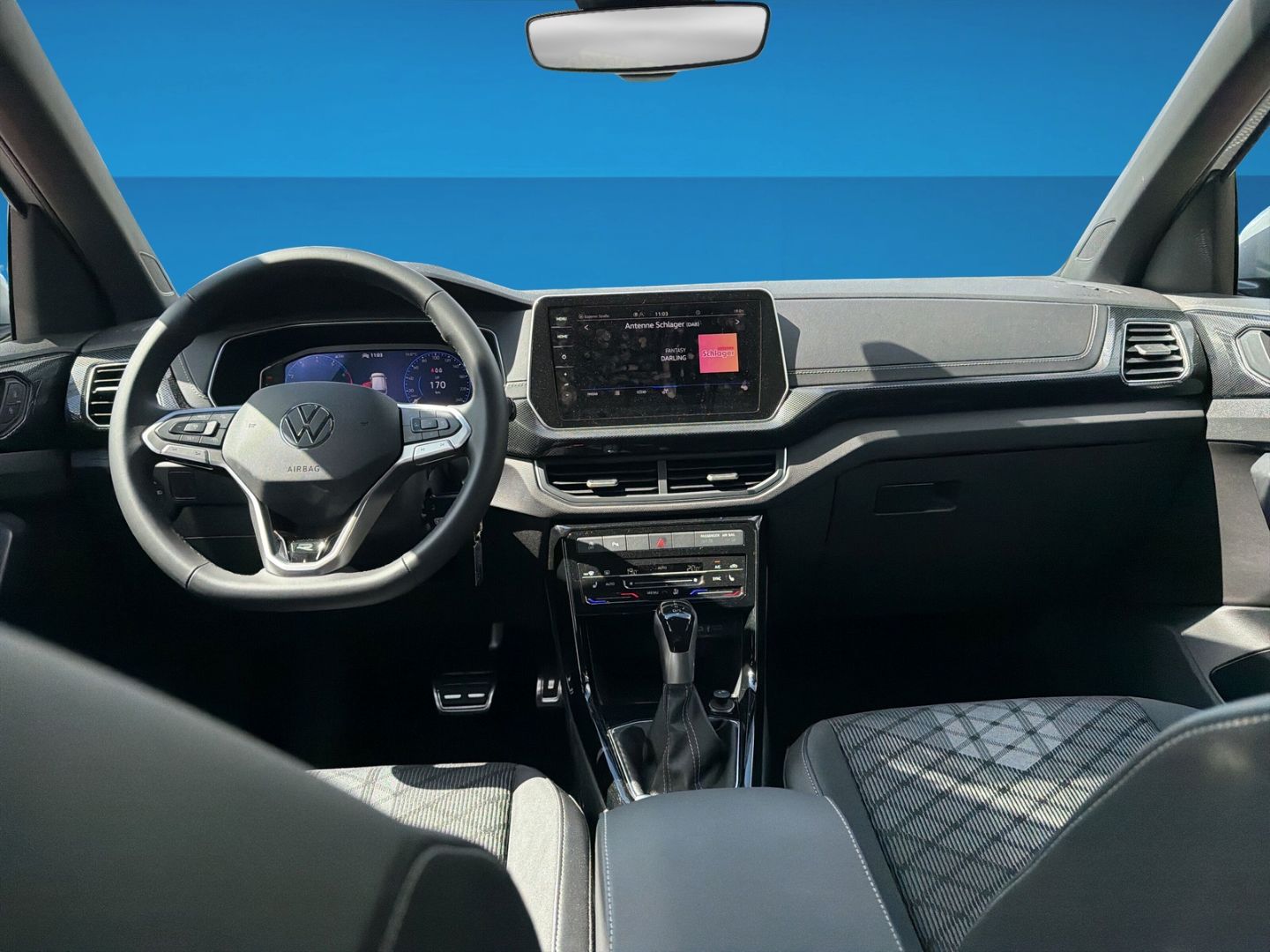 Fahrzeugabbildung Volkswagen T-Cross 1.0 TSI R-Line Rear View AHK - mit KI generiert/bearbeitet