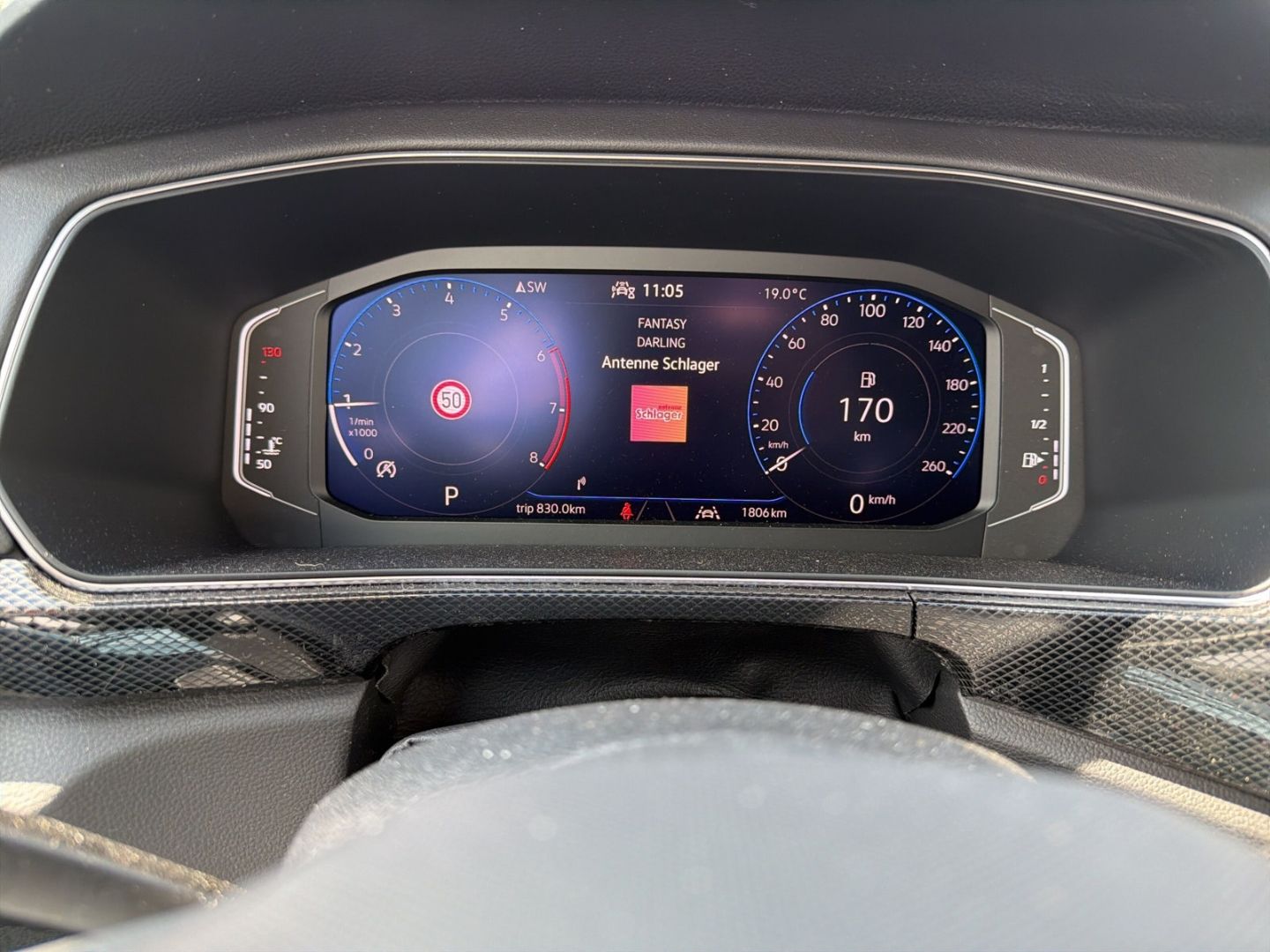Fahrzeugabbildung Volkswagen T-Cross 1.0 TSI R-Line Rear View AHK - mit KI generiert/bearbeitet