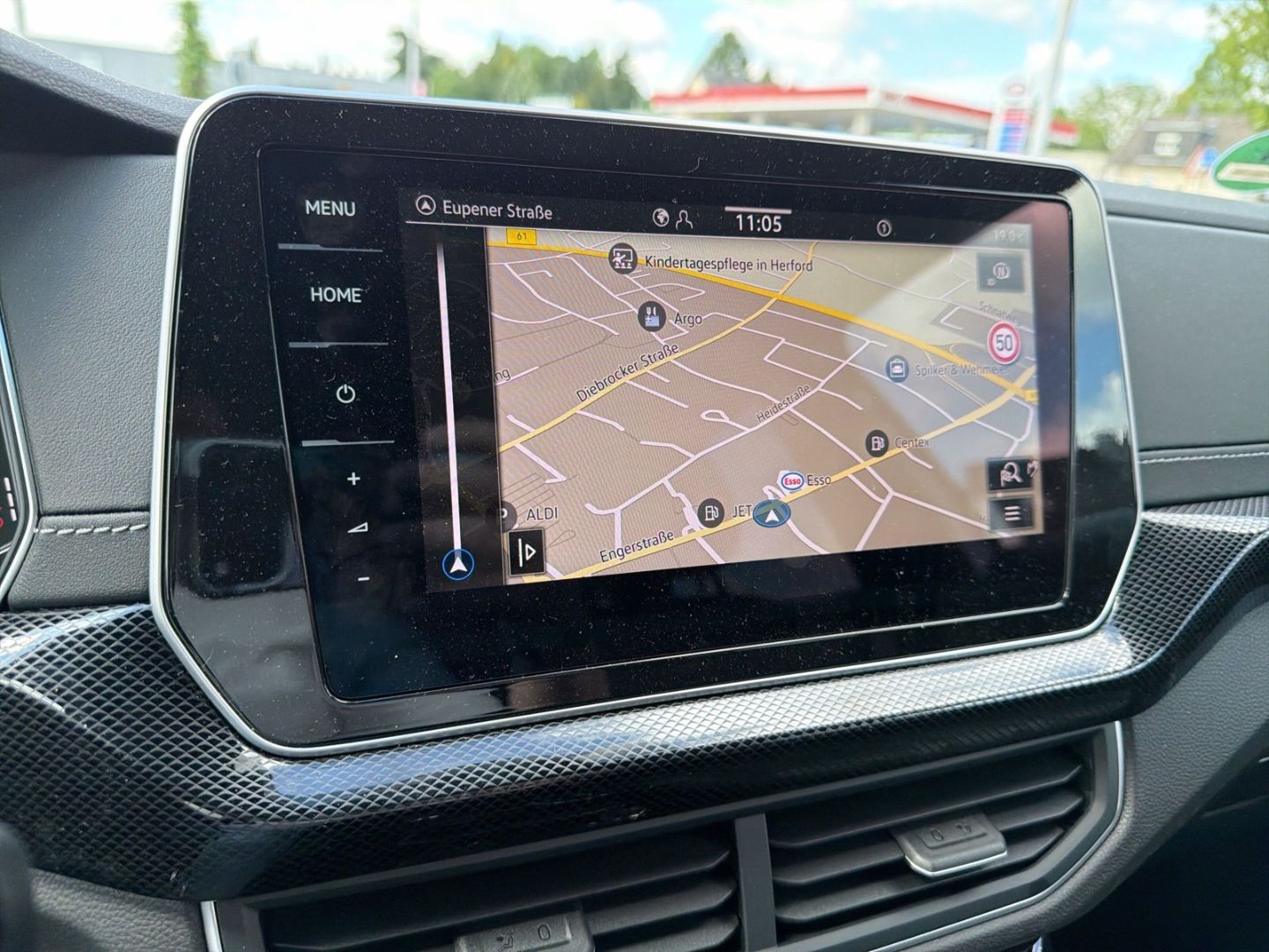 Fahrzeugabbildung Volkswagen T-Cross 1.0 TSI R-Line Rear View AHK - mit KI generiert/bearbeitet