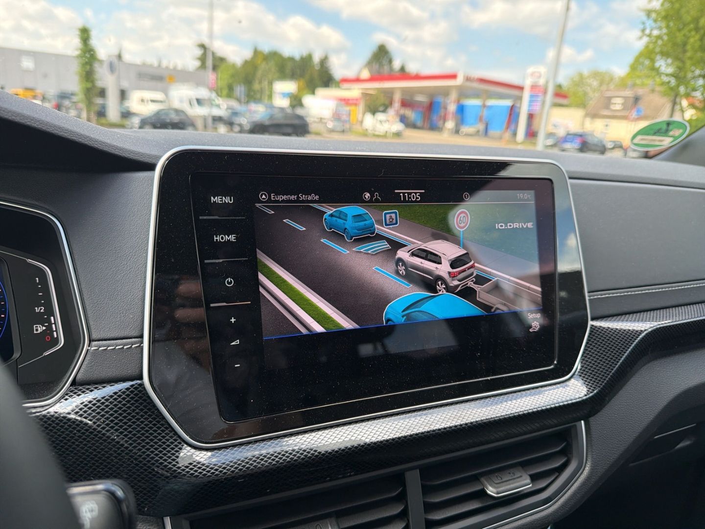 Fahrzeugabbildung Volkswagen T-Cross 1.0 TSI R-Line Rear View AHK - mit KI generiert/bearbeitet