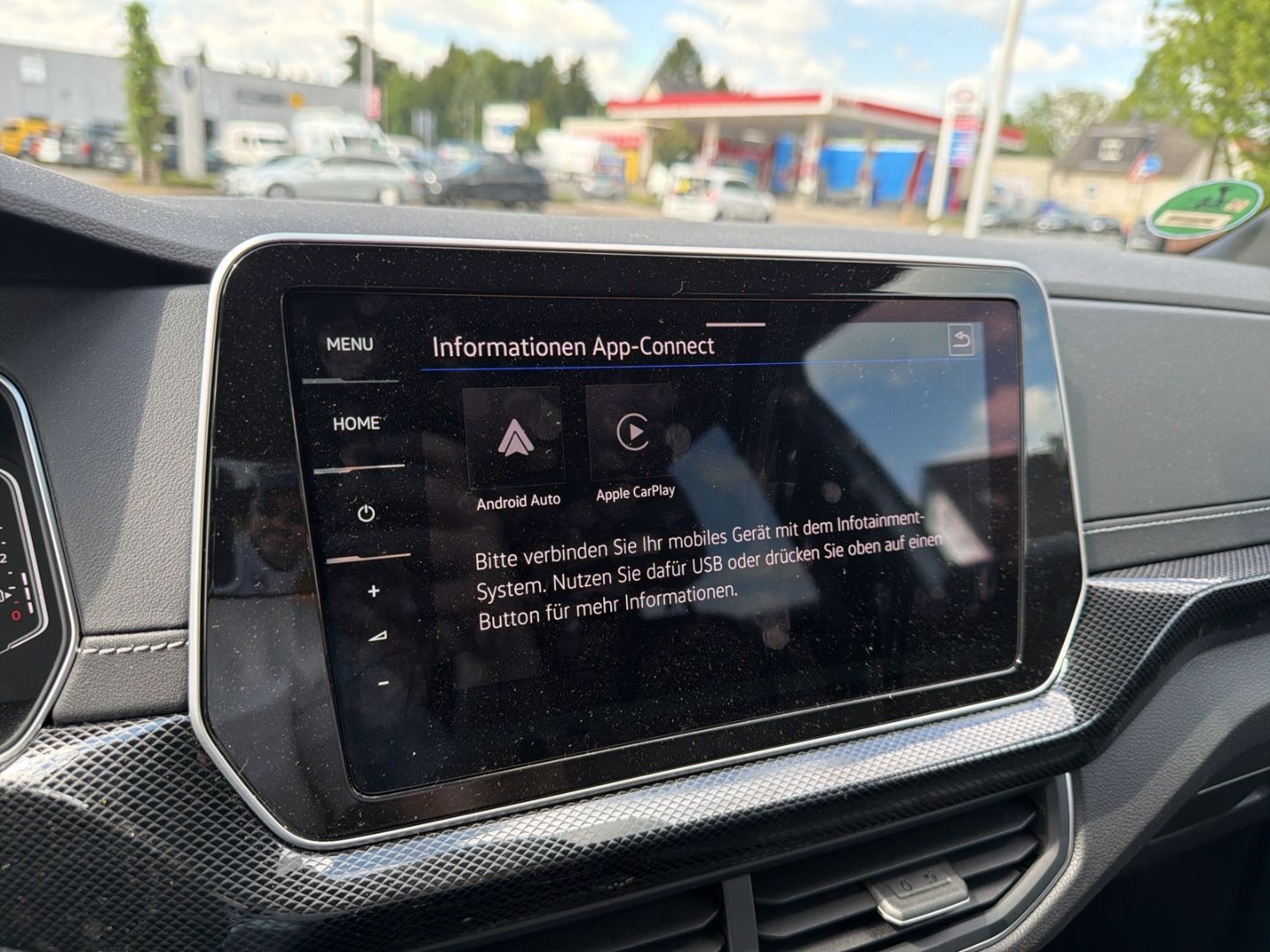 Fahrzeugabbildung Volkswagen T-Cross 1.0 TSI R-Line Rear View AHK - mit KI generiert/bearbeitet