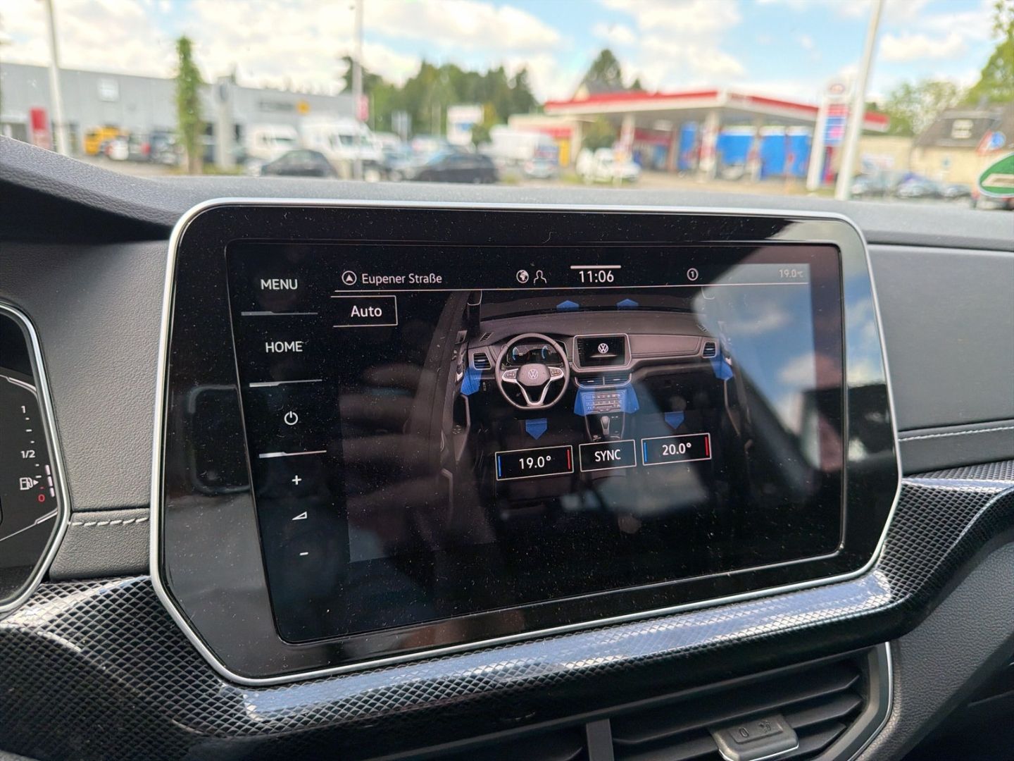 Fahrzeugabbildung Volkswagen T-Cross 1.0 TSI R-Line Rear View AHK - mit KI generiert/bearbeitet