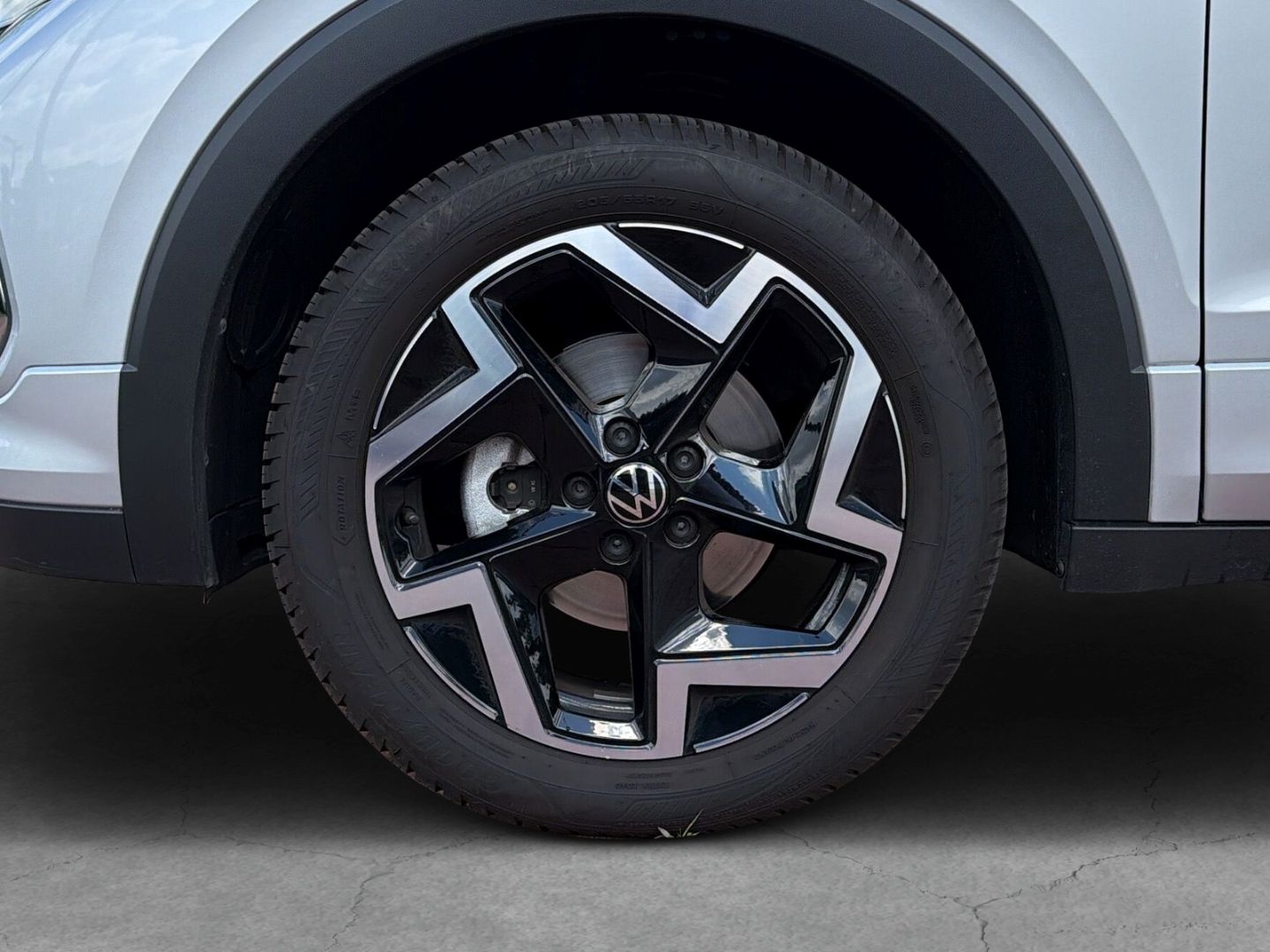 Fahrzeugabbildung Volkswagen T-Cross 1.0 TSI R-Line Rear View AHK - mit KI generiert/bearbeitet