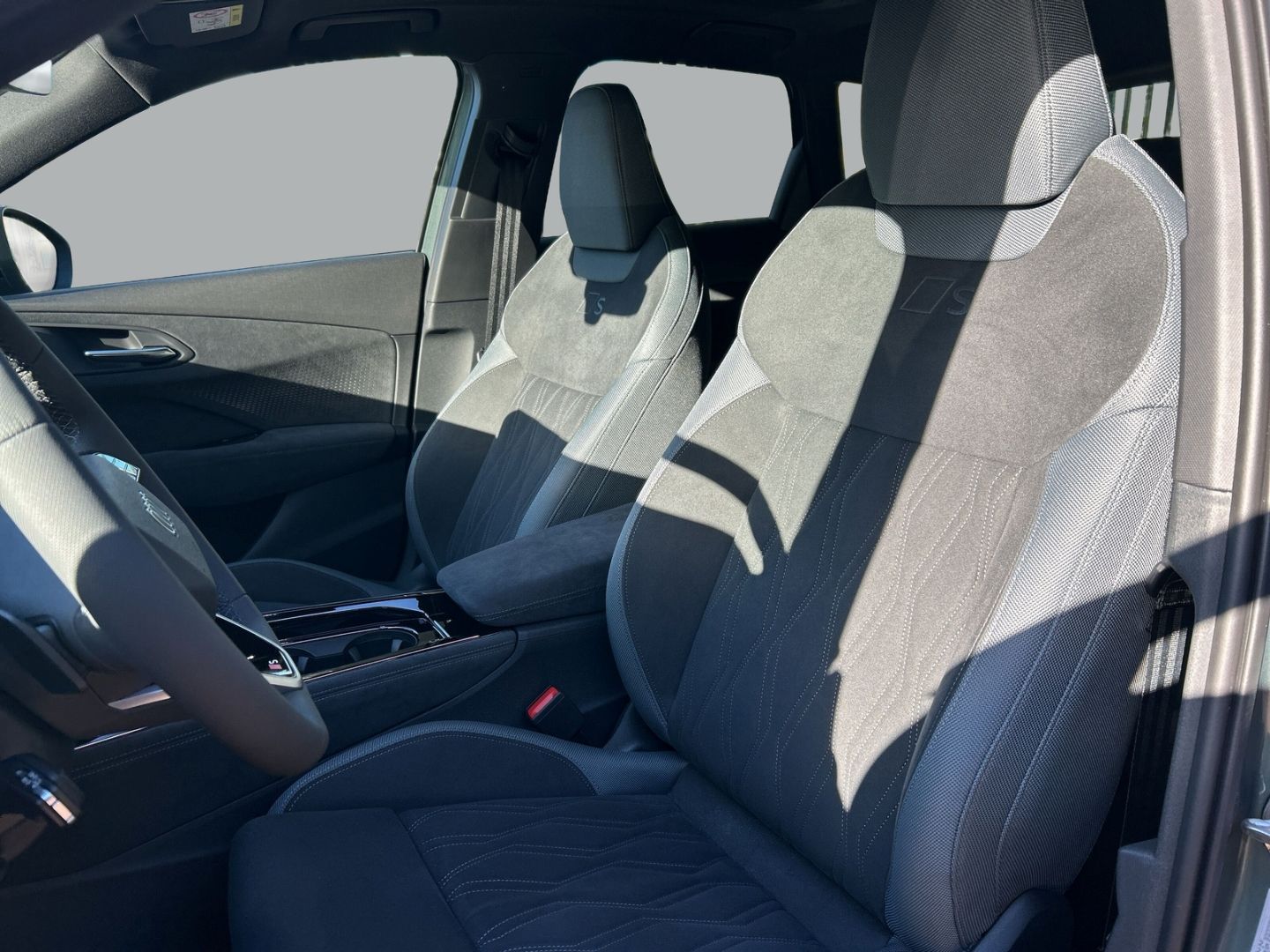 Fahrzeugabbildung Audi Q3 e-hybrid S-tronic NAVI+LEDER+SPORTSITZE+MATRI