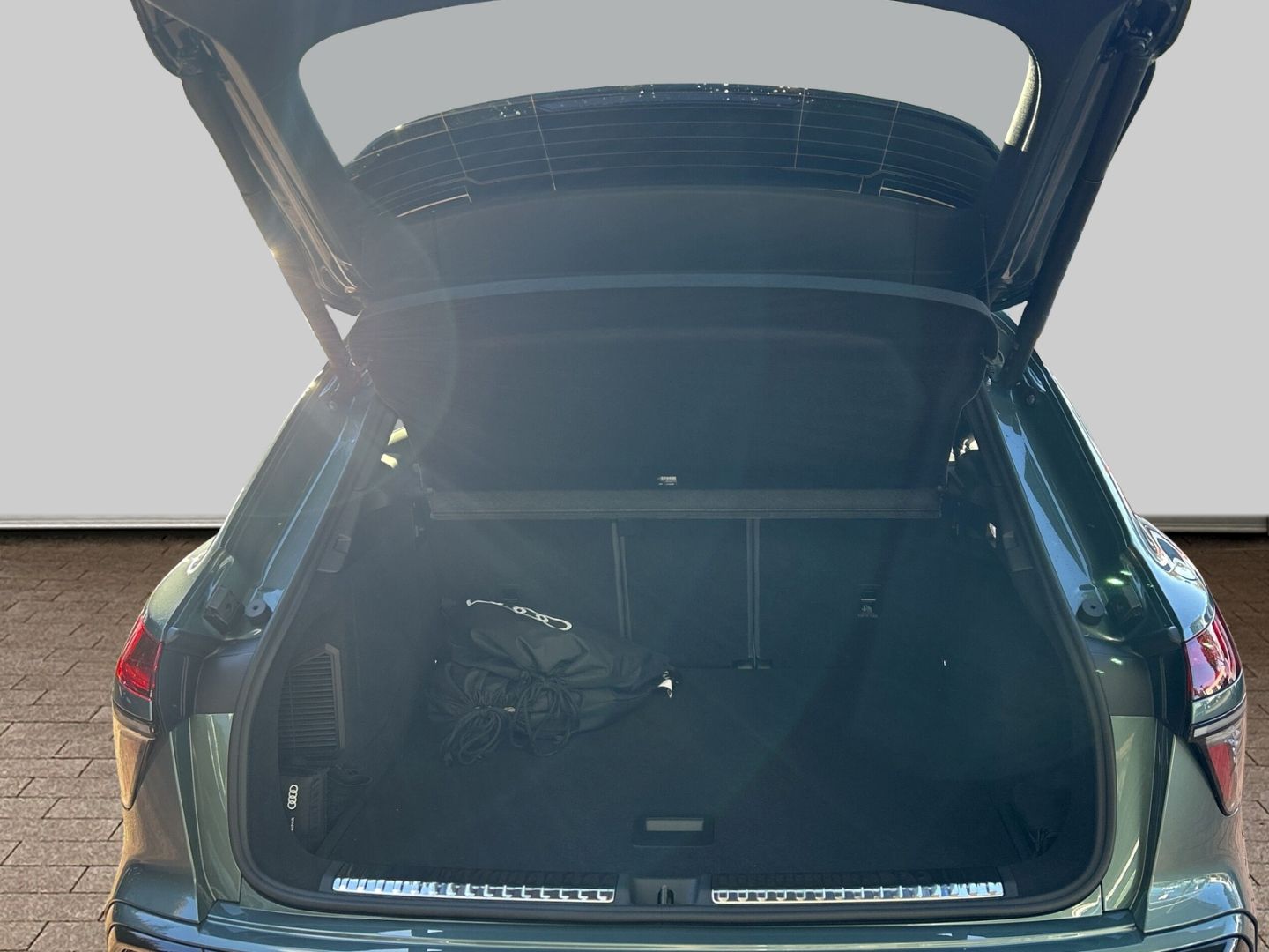 Fahrzeugabbildung Audi Q3 e-hybrid S-tronic NAVI+LEDER+SPORTSITZE+MATRI