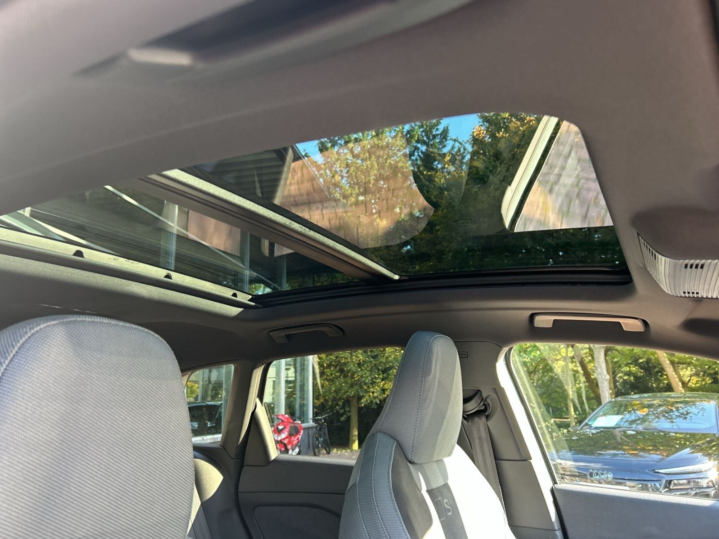 Fahrzeugabbildung Audi Q3 e-hybrid S-tronic NAVI+LEDER+SPORTSITZE+MATRI