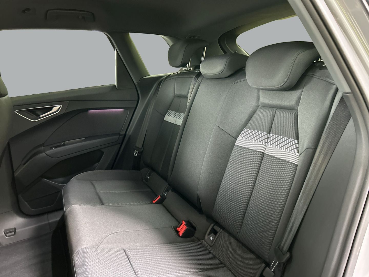 Fahrzeug 14 Fahrzeugabbildung Audi Q4 45 AHK-NAVI VIRTUAL COCKPIT LED SOUNDSYSTEM
