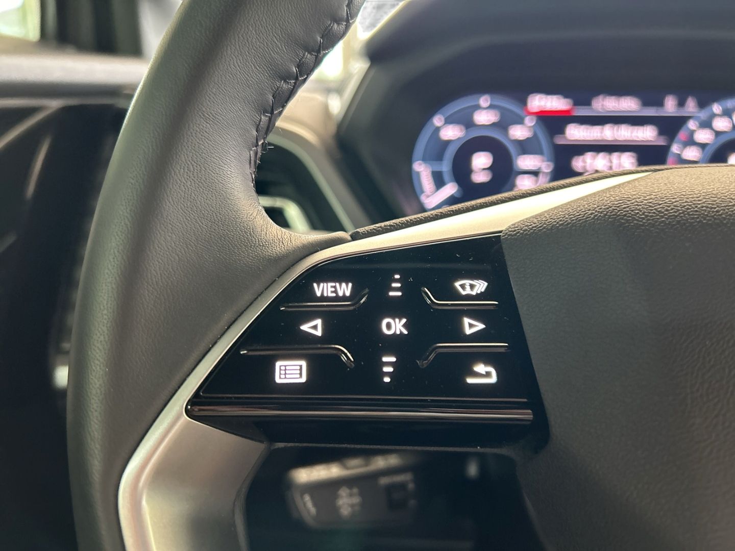 Fahrzeug 17 Fahrzeugabbildung Audi Q4 45 AHK-NAVI VIRTUAL COCKPIT LED SOUNDSYSTEM