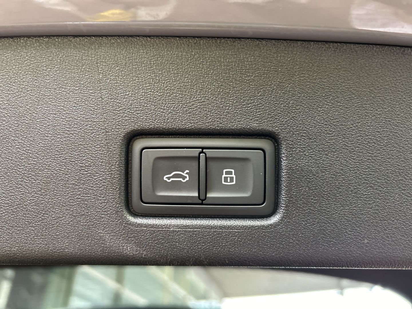 Fahrzeug 24 Fahrzeugabbildung Audi Q4 45 AHK-NAVI VIRTUAL COCKPIT LED SOUNDSYSTEM