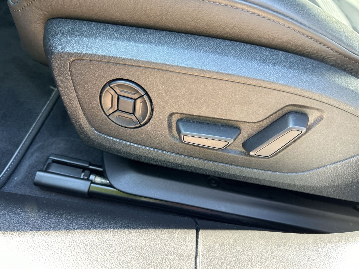 Fahrzeugabbildung Audi S6 Avant 3.0 TDI quattro LED Head-up Kamera B&O