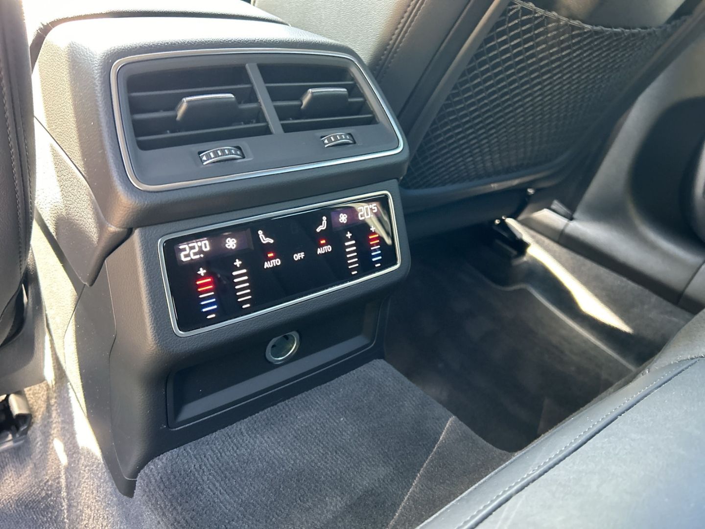 Fahrzeugabbildung Audi S6 Avant 3.0 TDI quattro LED Head-up Kamera B&O