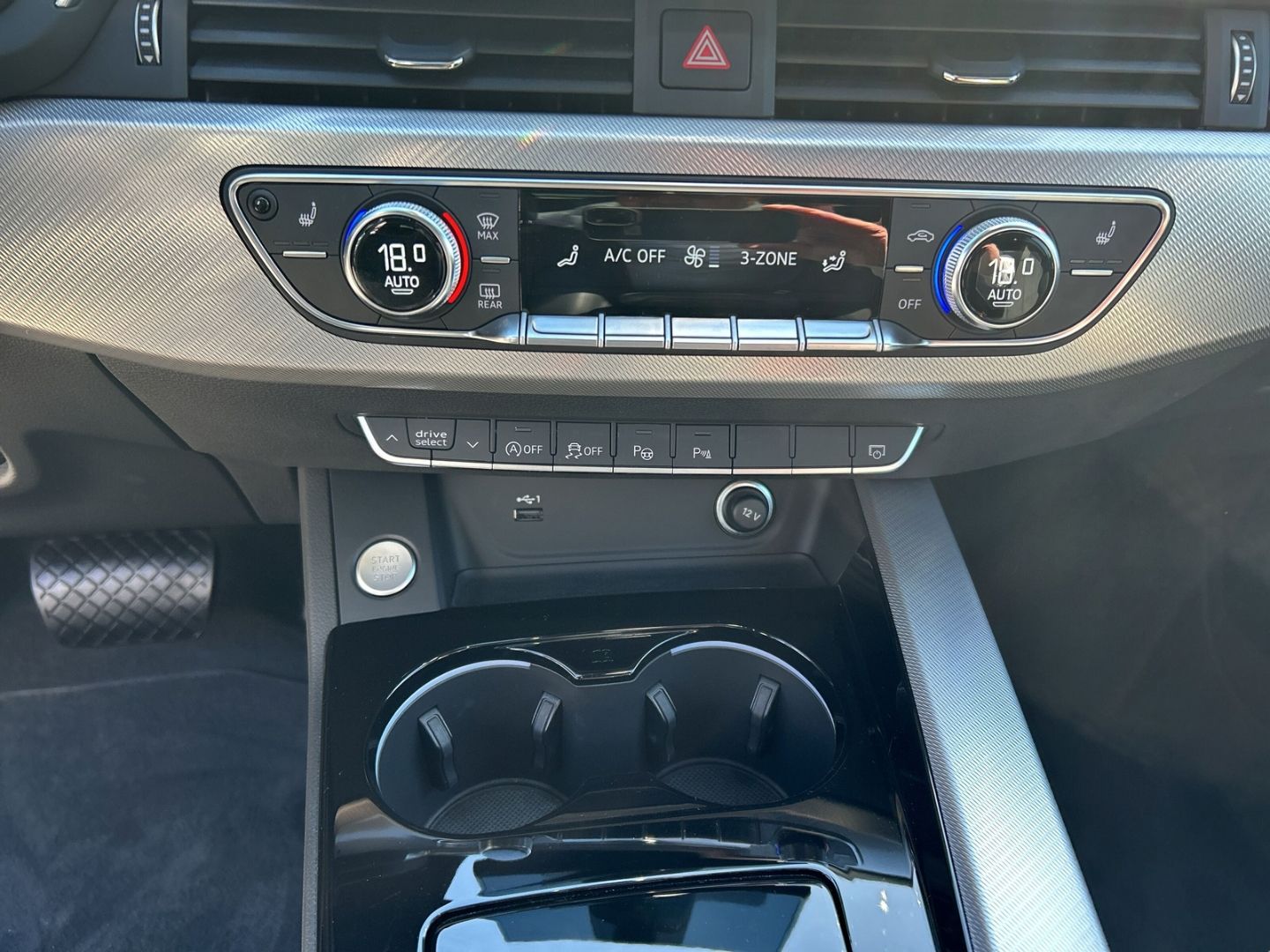 Fahrzeugabbildung Audi A4 2.0 Avant 40 TDI quattro S tronic Matrix LED