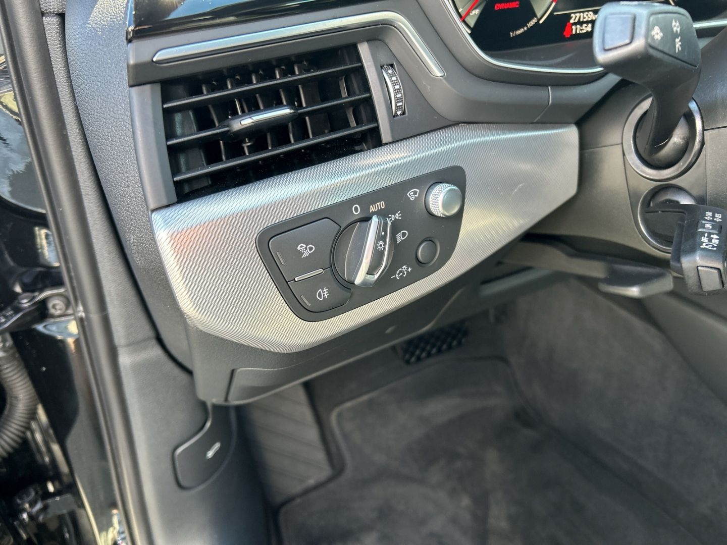 Fahrzeugabbildung Audi A4 2.0 Avant 40 TDI quattro S tronic Matrix LED
