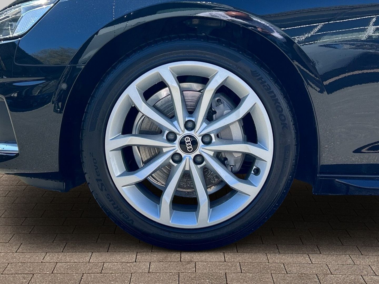 Fahrzeugabbildung Audi A4 2.0 Avant 40 TDI quattro S tronic Matrix LED