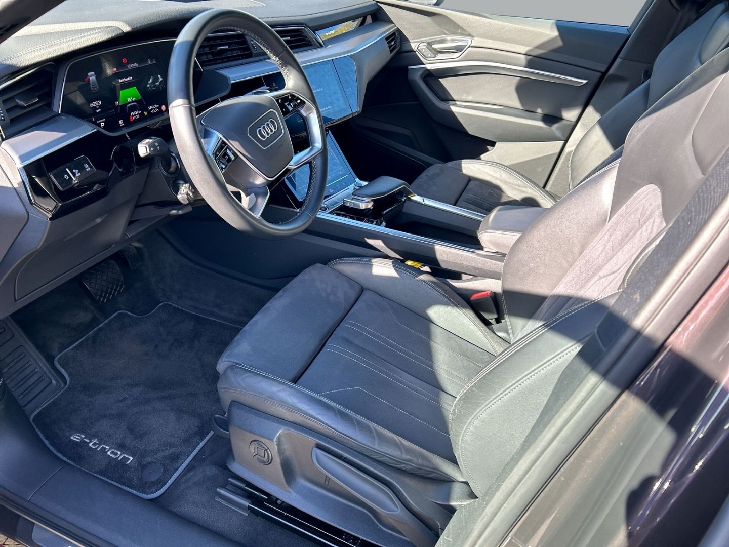 Fahrzeugabbildung Audi Q8 e-tron Sportback 50 QUATTROadvanced Luftfeder