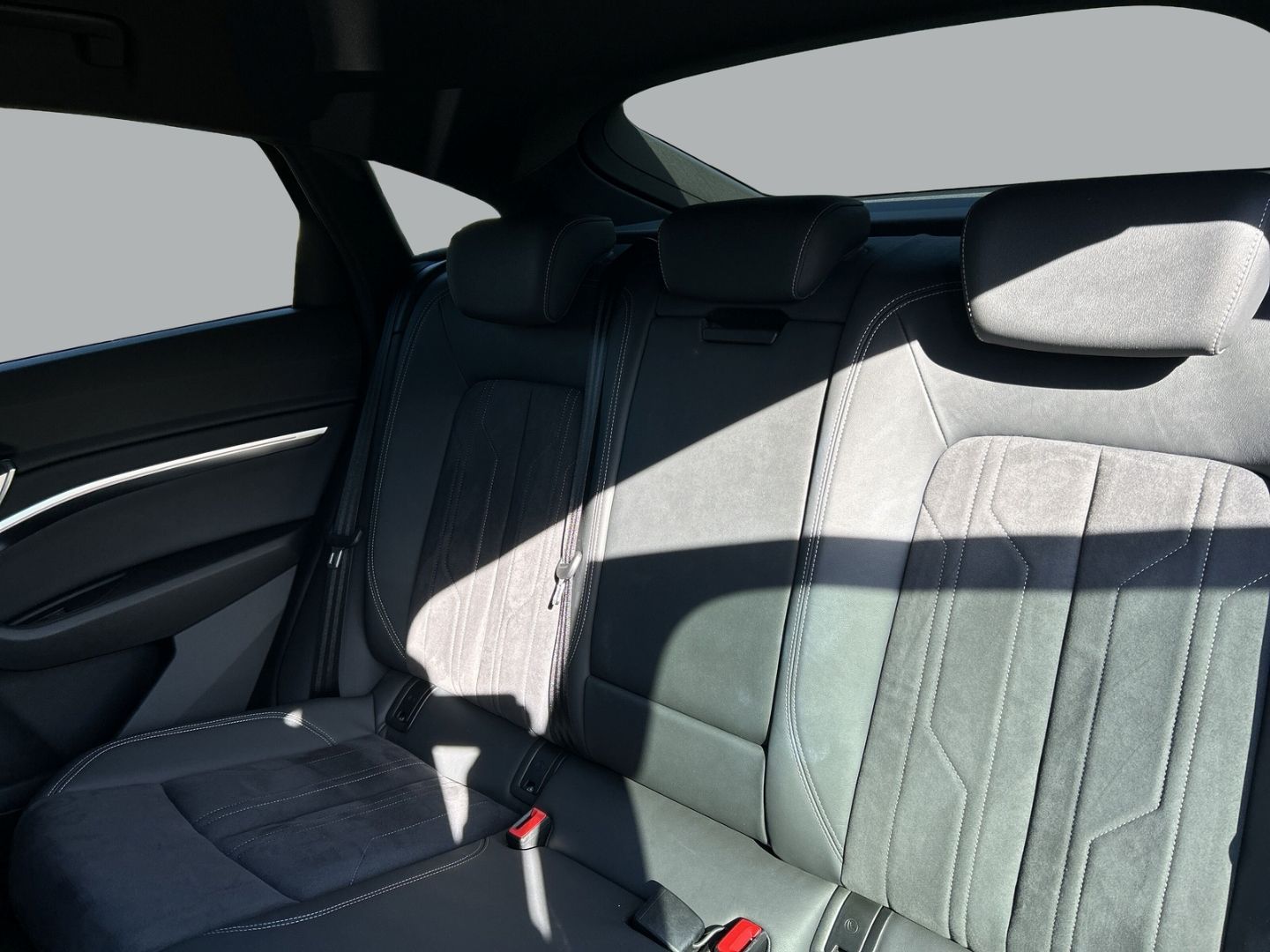 Fahrzeugabbildung Audi Q8 e-tron Sportback 50 QUATTROadvanced Luftfeder