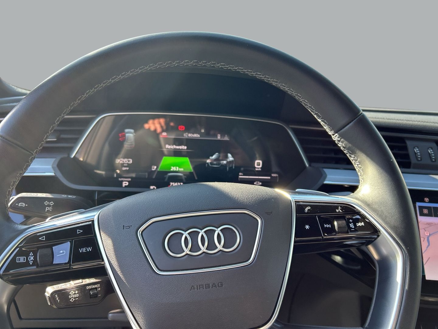 Fahrzeugabbildung Audi Q8 e-tron Sportback 50 QUATTROadvanced Luftfeder