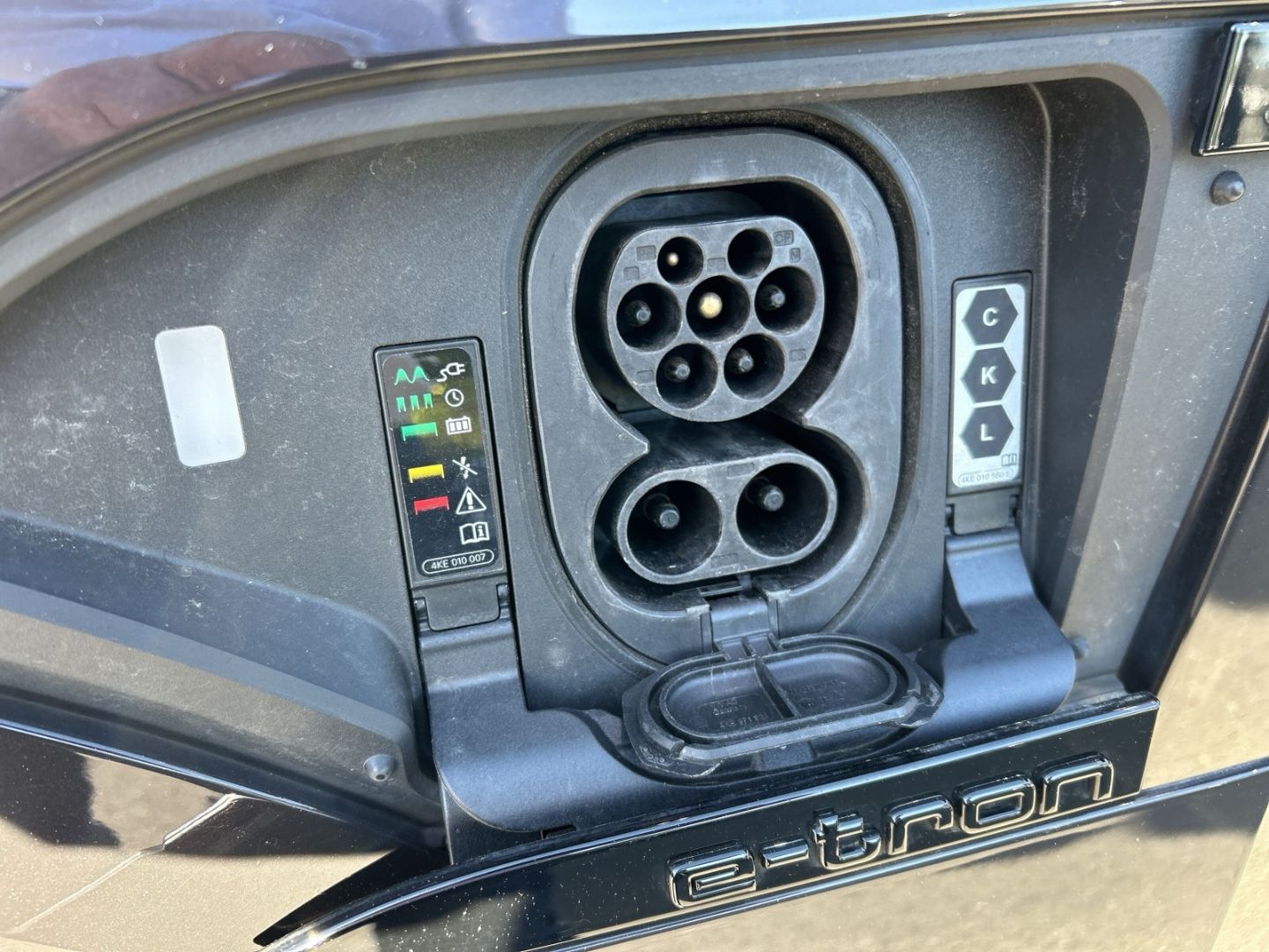 Fahrzeugabbildung Audi Q8 e-tron Sportback 50 QUATTROadvanced Luftfeder