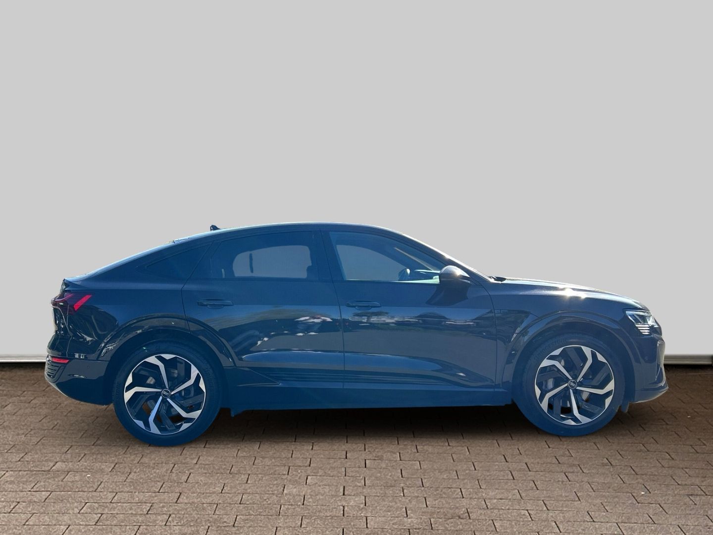 Fahrzeugabbildung Audi Q8 e-tron Sportback 50 QUATTROadvanced Luftfeder