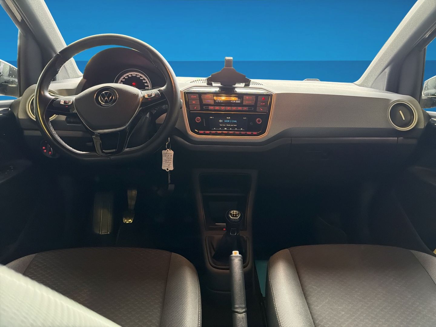 Fahrzeugabbildung Volkswagen up! 1.0 Active Climatronic Maps + More