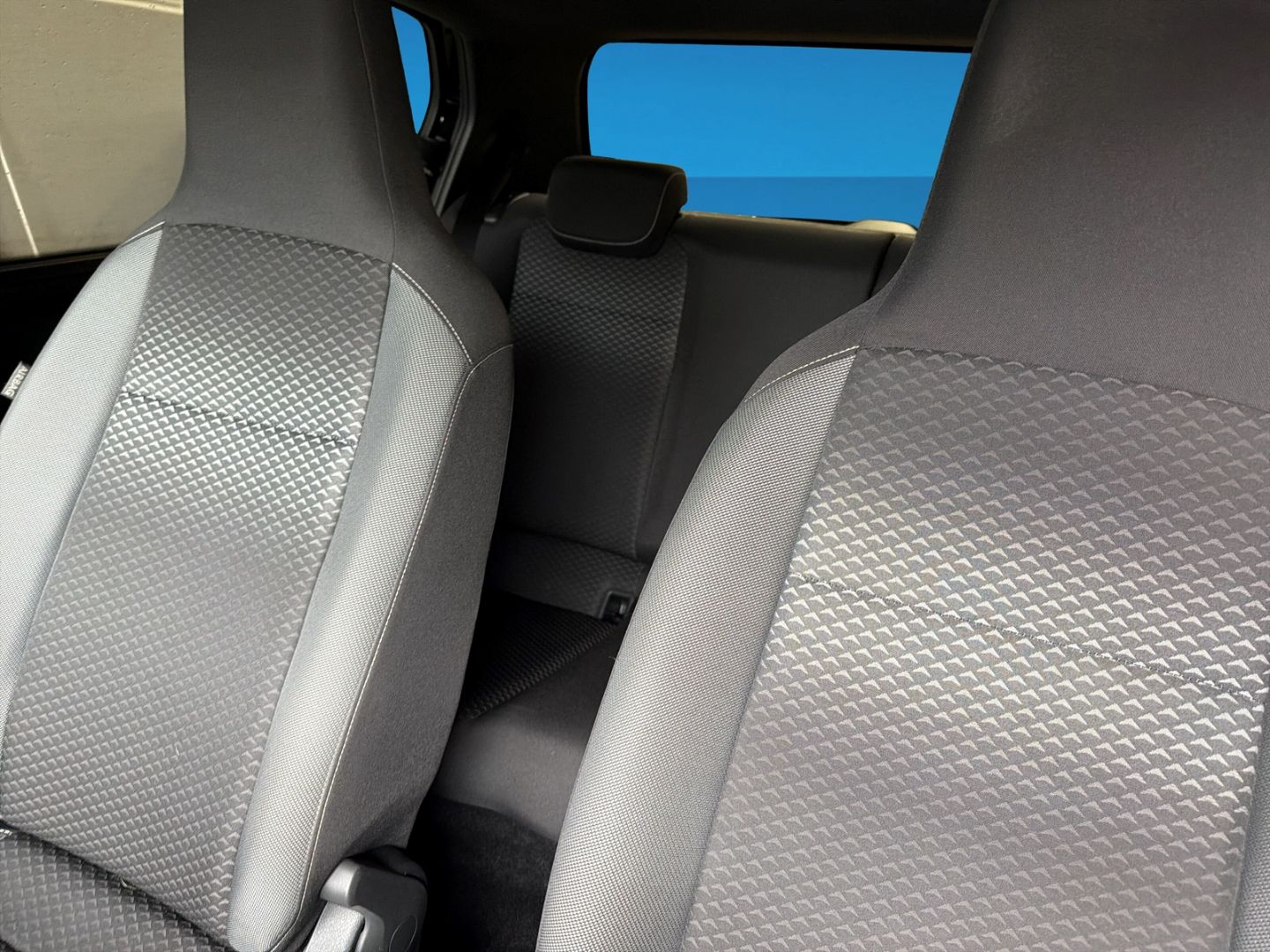 Fahrzeugabbildung Volkswagen up! 1.0 Active Climatronic Maps + More