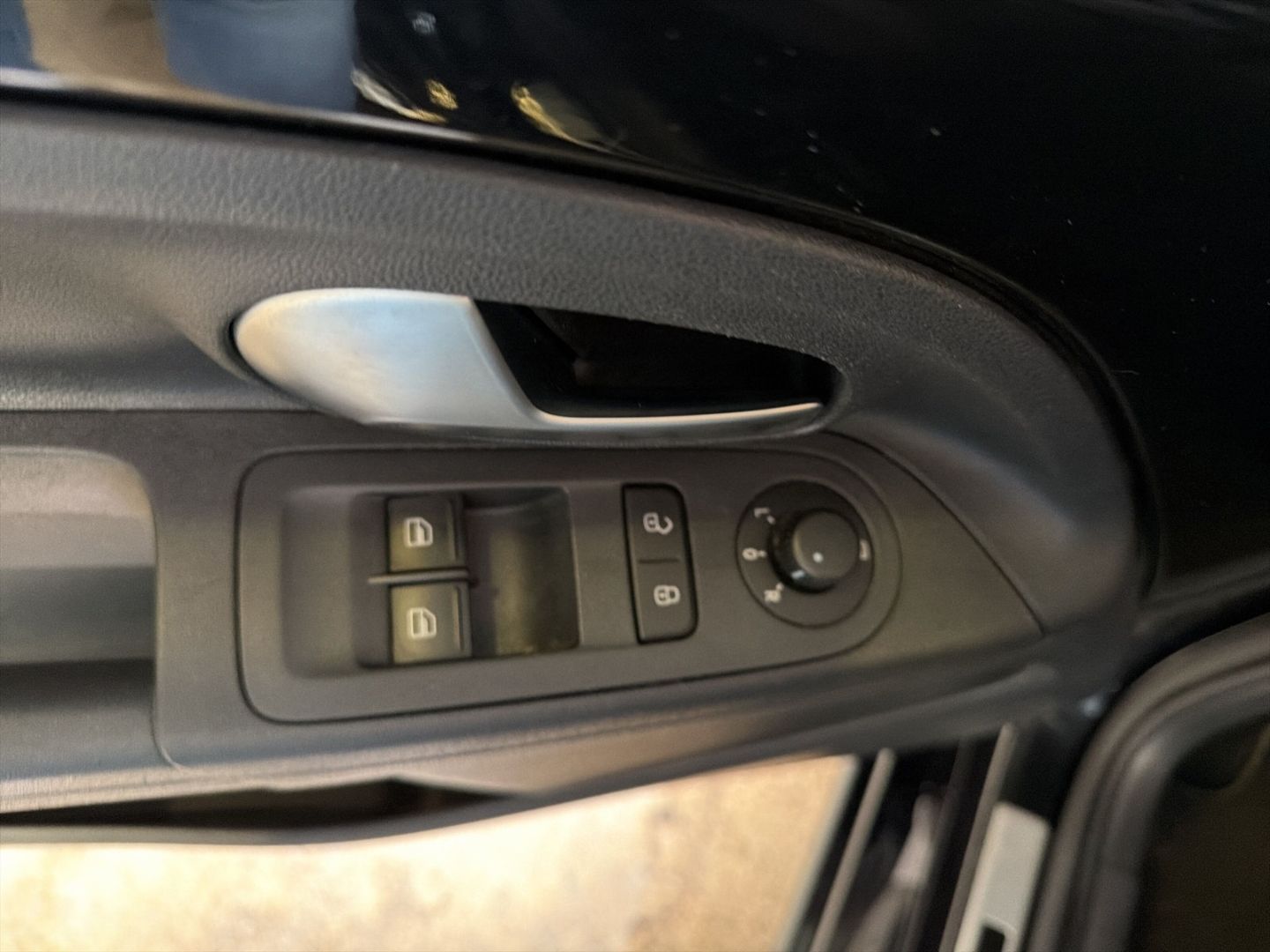 Fahrzeugabbildung Volkswagen up! 1.0 Active Climatronic Maps + More
