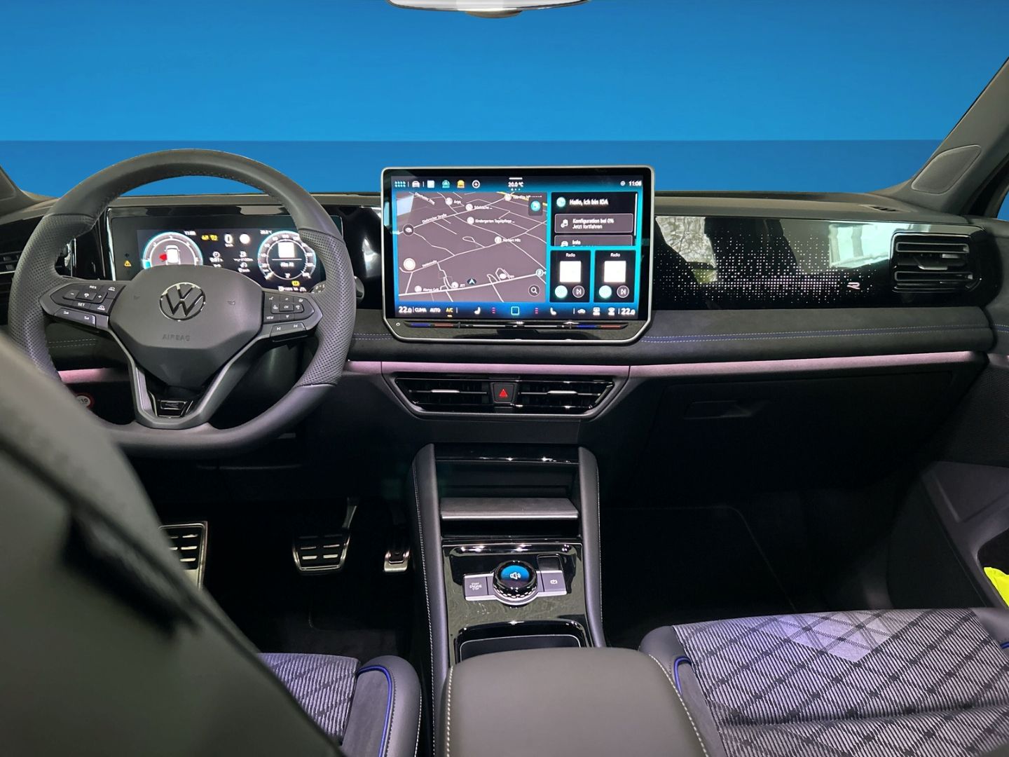 Fahrzeugabbildung Volkswagen Tiguan R-Line 2,0 l TDI 4M AHK IQ.DRIVE PREMIUM