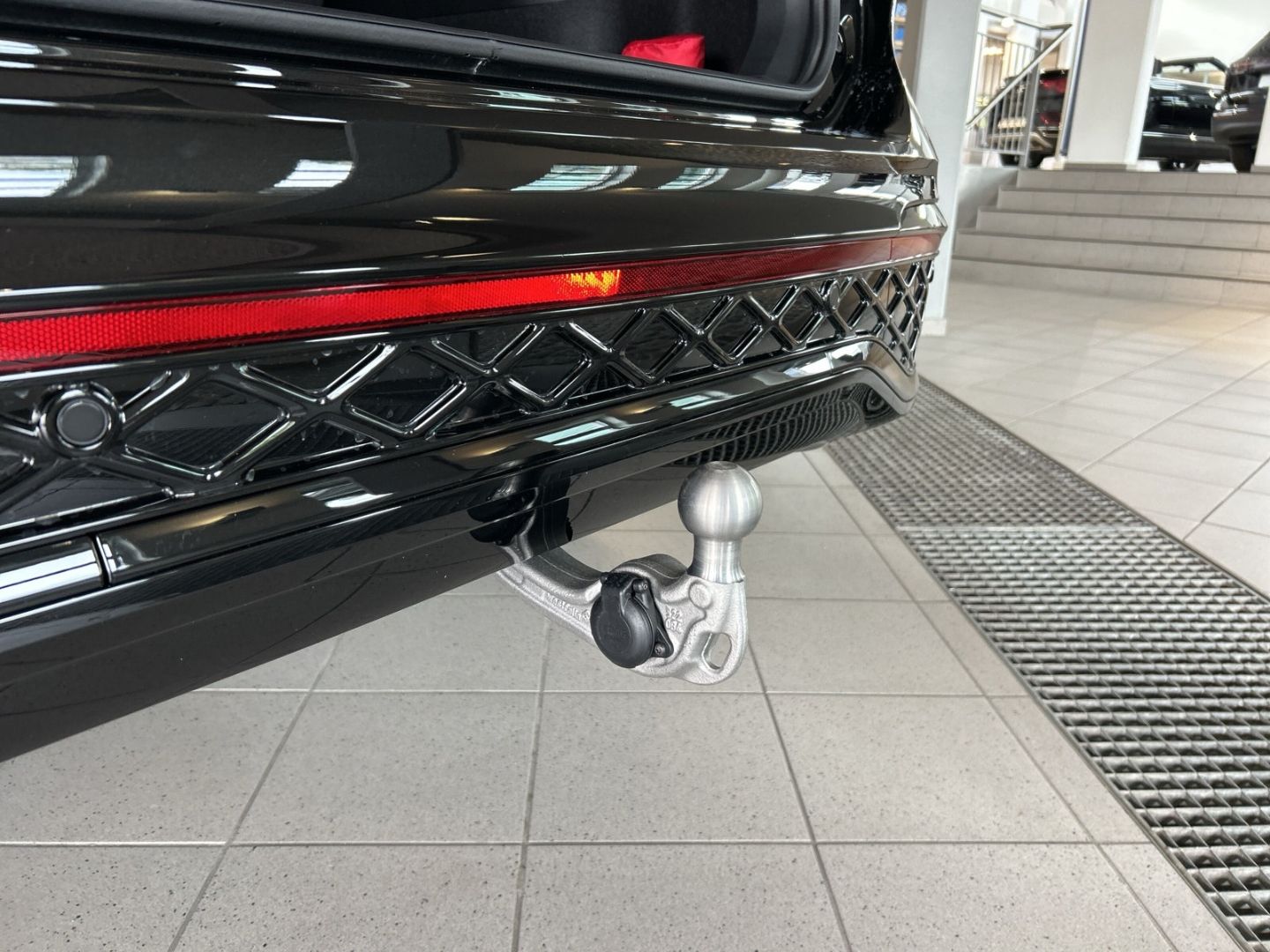 Fahrzeugabbildung Volkswagen Tiguan R-Line 2,0 l TDI 4M AHK IQ.DRIVE PREMIUM