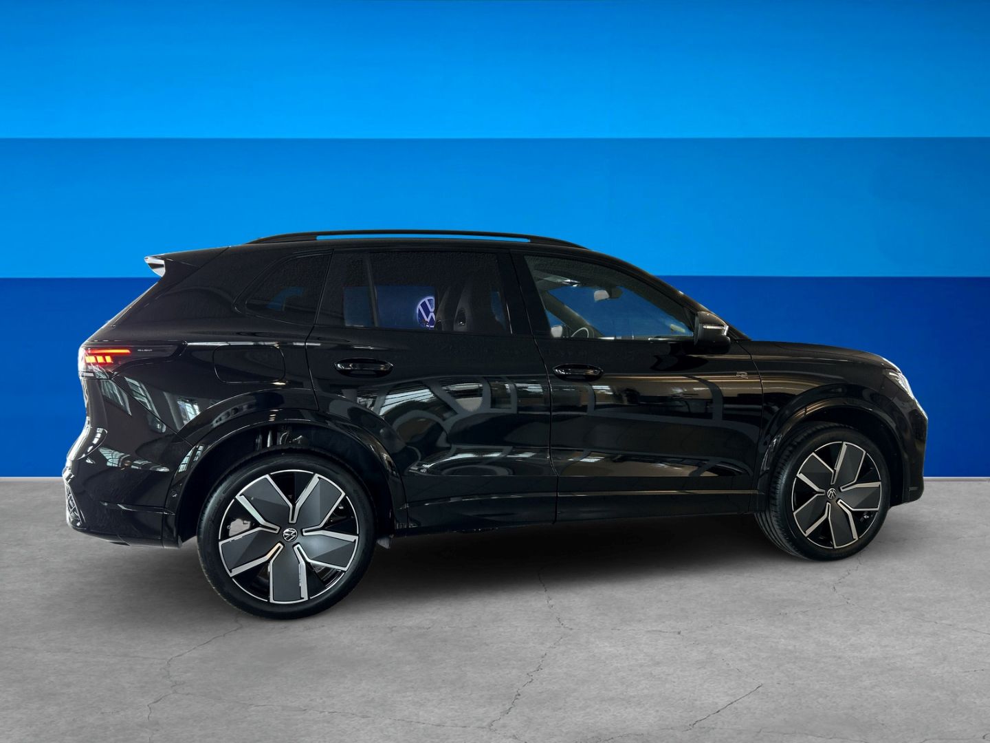 Fahrzeugabbildung Volkswagen Tiguan R-Line 2,0 l TDI 4M AHK IQ.DRIVE PREMIUM