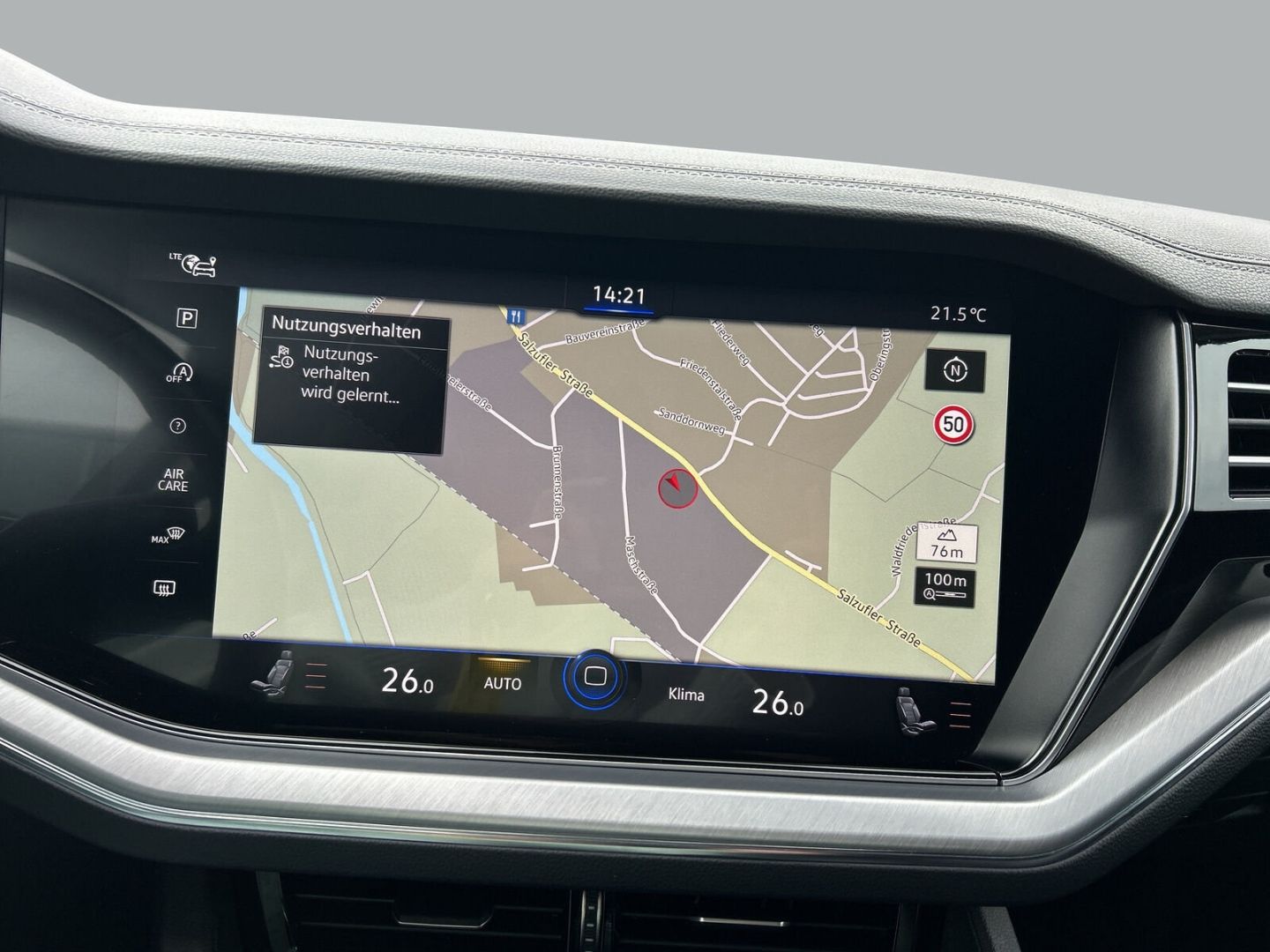 Fahrzeug 15 Fahrzeugabbildung Volkswagen Touareg 3.0 V6 TDI Elegance 4Motion R-Line - mit KI generiert/bearbeitet