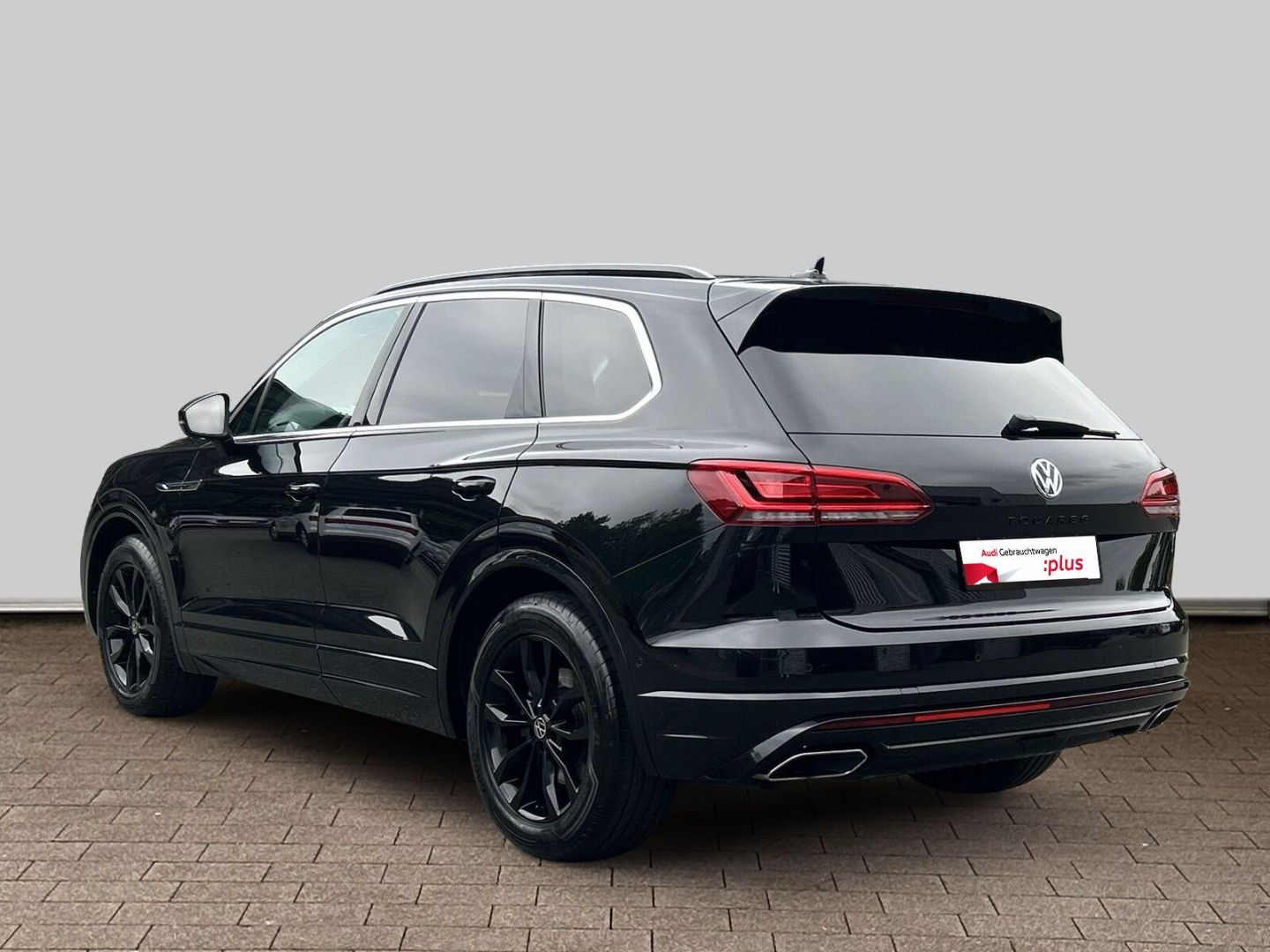 Fahrzeug 6 Fahrzeugabbildung Volkswagen Touareg 3.0 V6 TDI Elegance 4Motion R-Line - mit KI generiert/bearbeitet