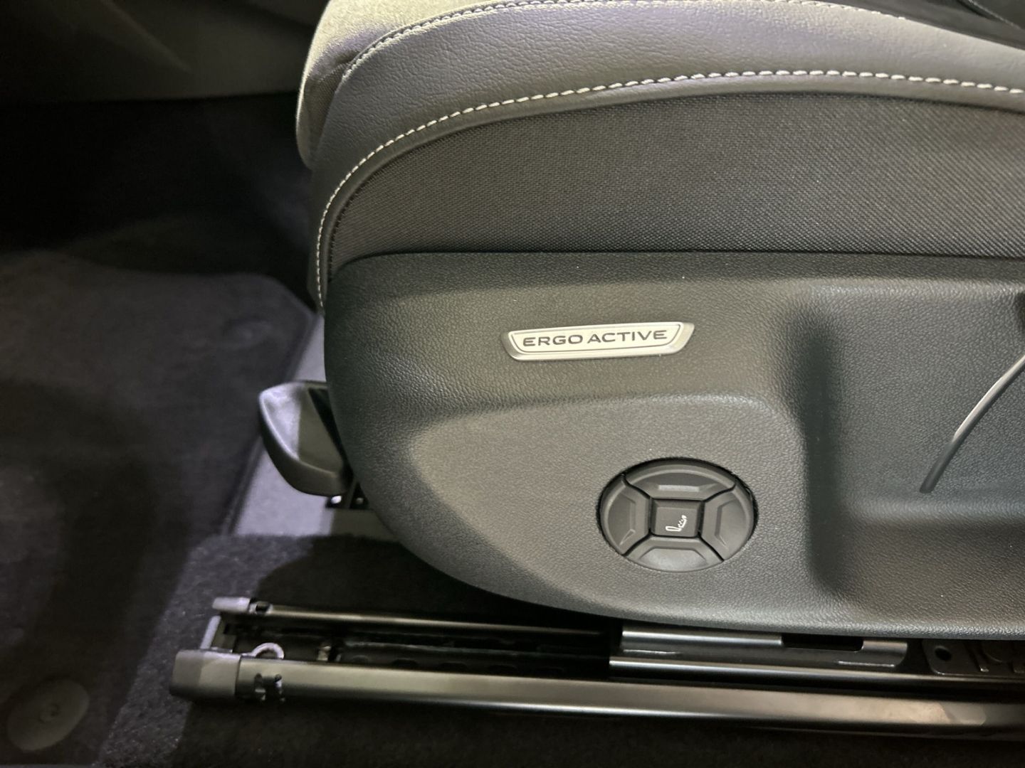 Fahrzeugabbildung Volkswagen T-Roc Style 1.5l eTSI DSG IQ.DRIVE AHK EASY OPEN