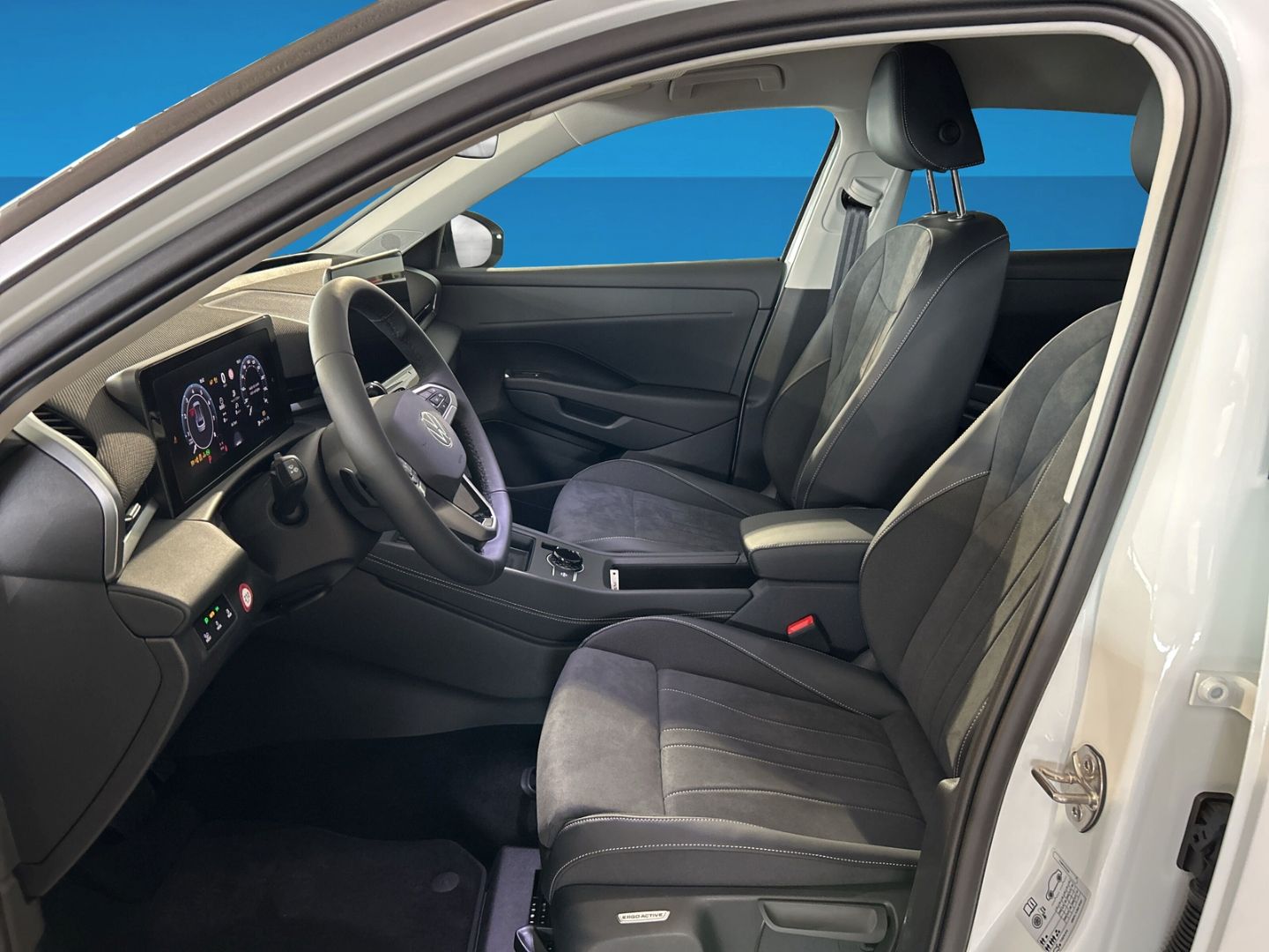 Fahrzeugabbildung Volkswagen T-Roc Style 1.5l eTSI DSG IQ.DRIVE AHK EASY OPEN