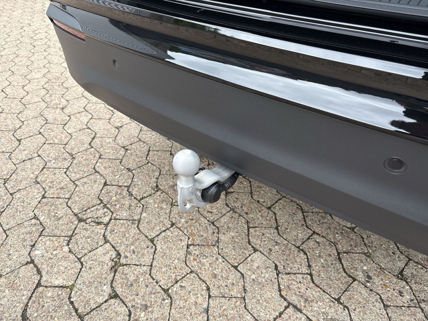 Fahrzeugabbildung Volkswagen Tiguan ENERGY 2,0 l TDI DSG AHK LED+ NAPOLI