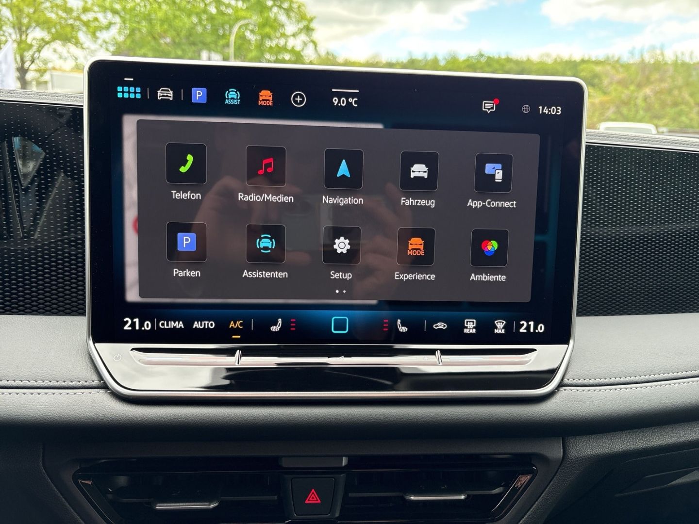 Fahrzeugabbildung Volkswagen Tiguan ENERGY 2,0 l TDI DSG AHK LED+ NAPOLI