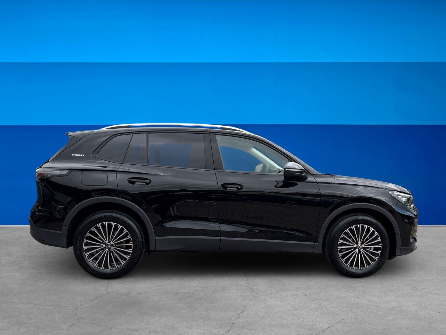Fahrzeugabbildung Volkswagen Tiguan ENERGY 2,0 l TDI DSG AHK LED+ NAPOLI